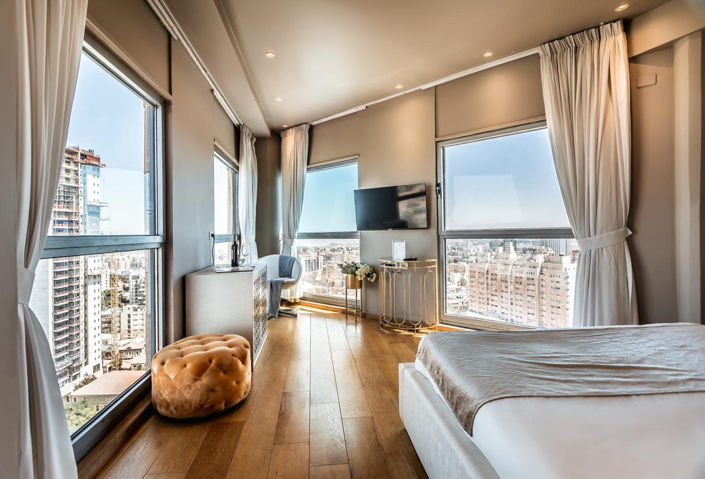 Suite with City View photo 3