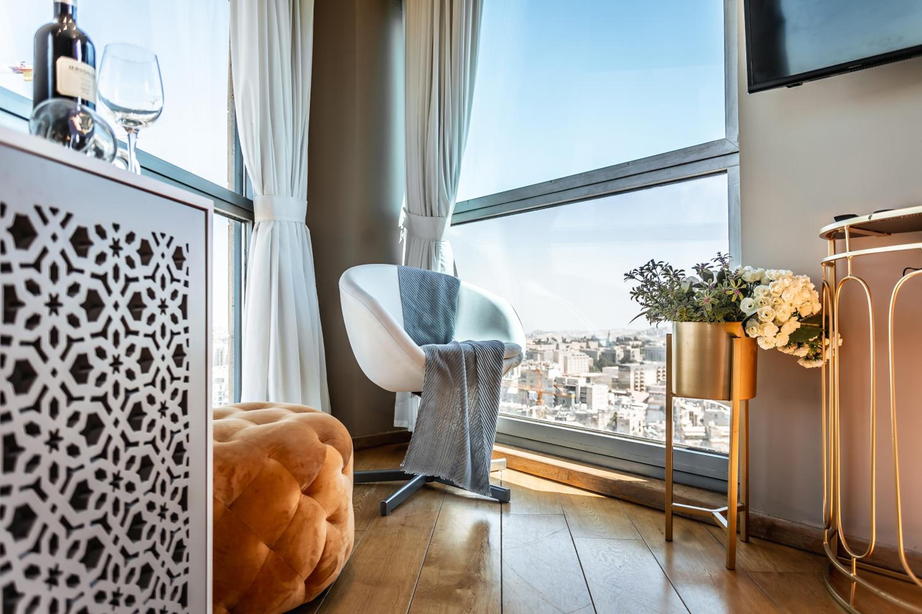 Suite with City View photo 1