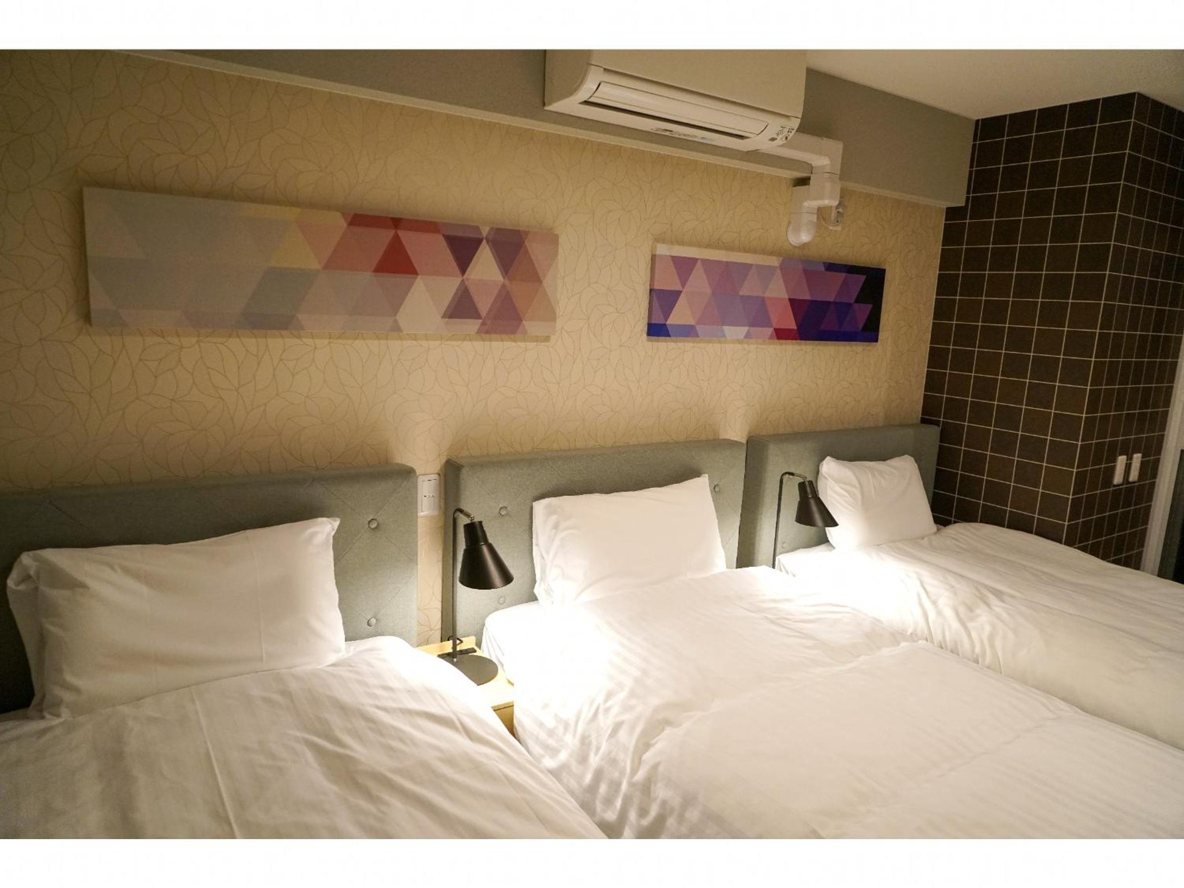 Quadruple Room with Private Bathroom - Photo 3
