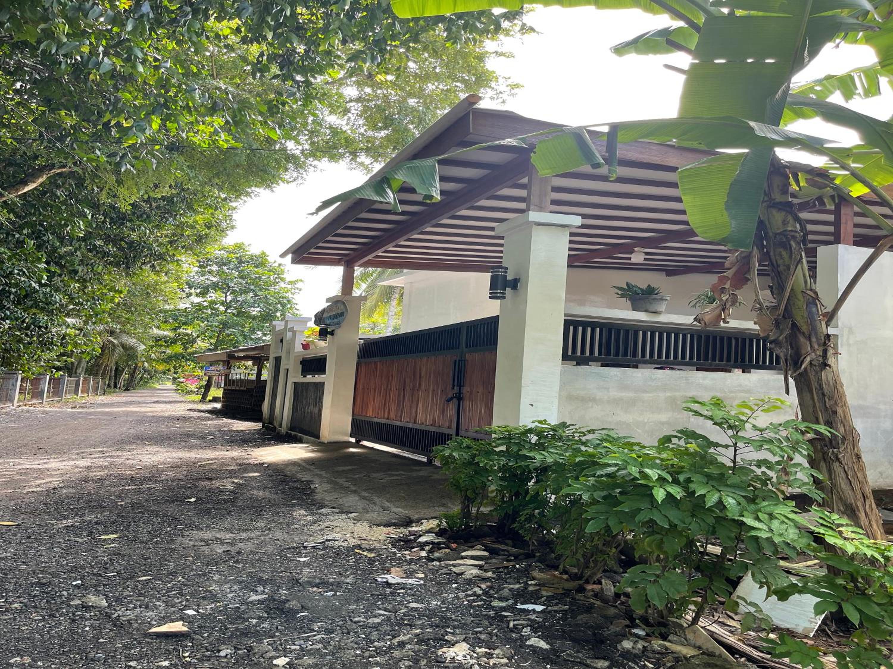 Three-Bedroom House photo 2