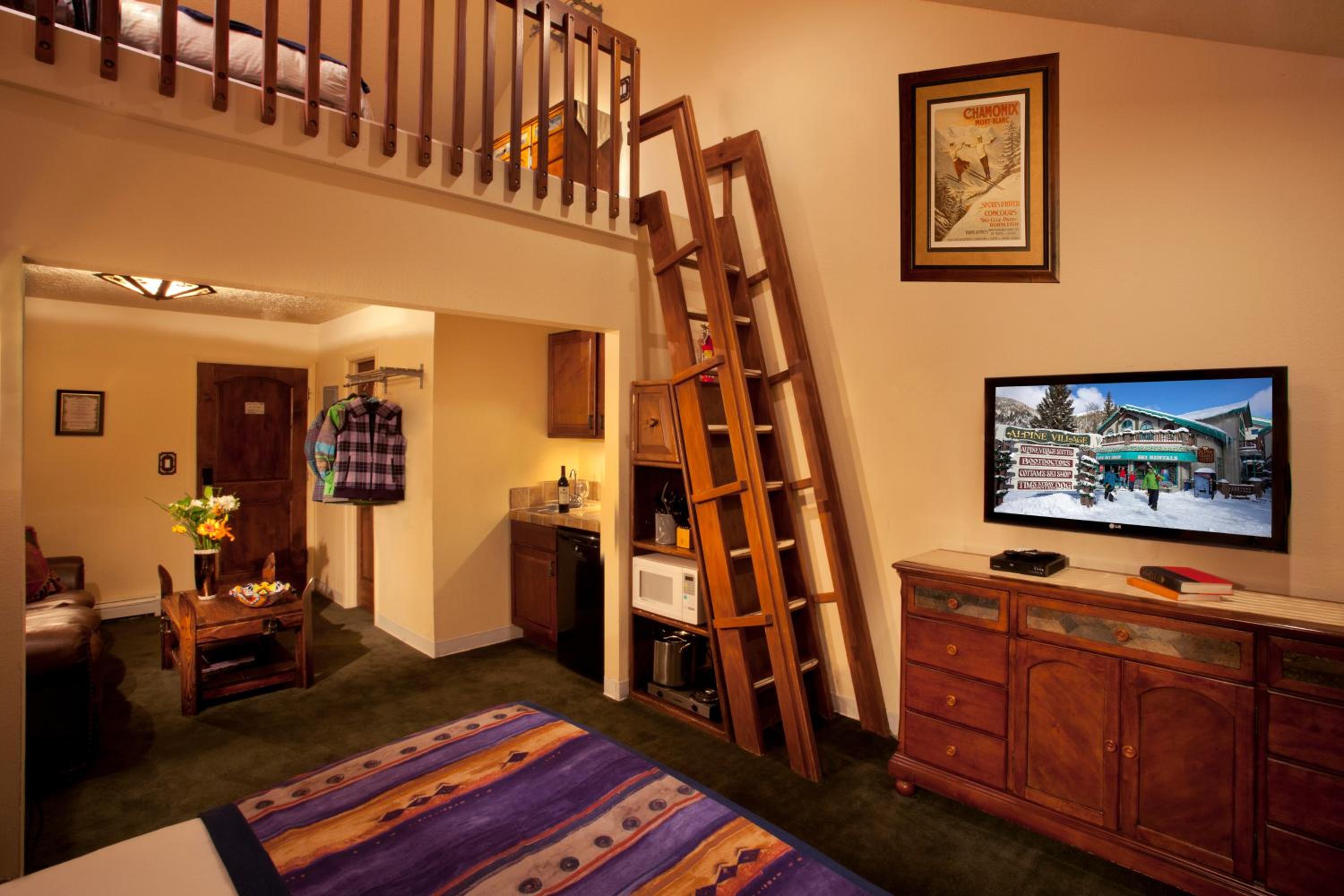Large Loft photo 3