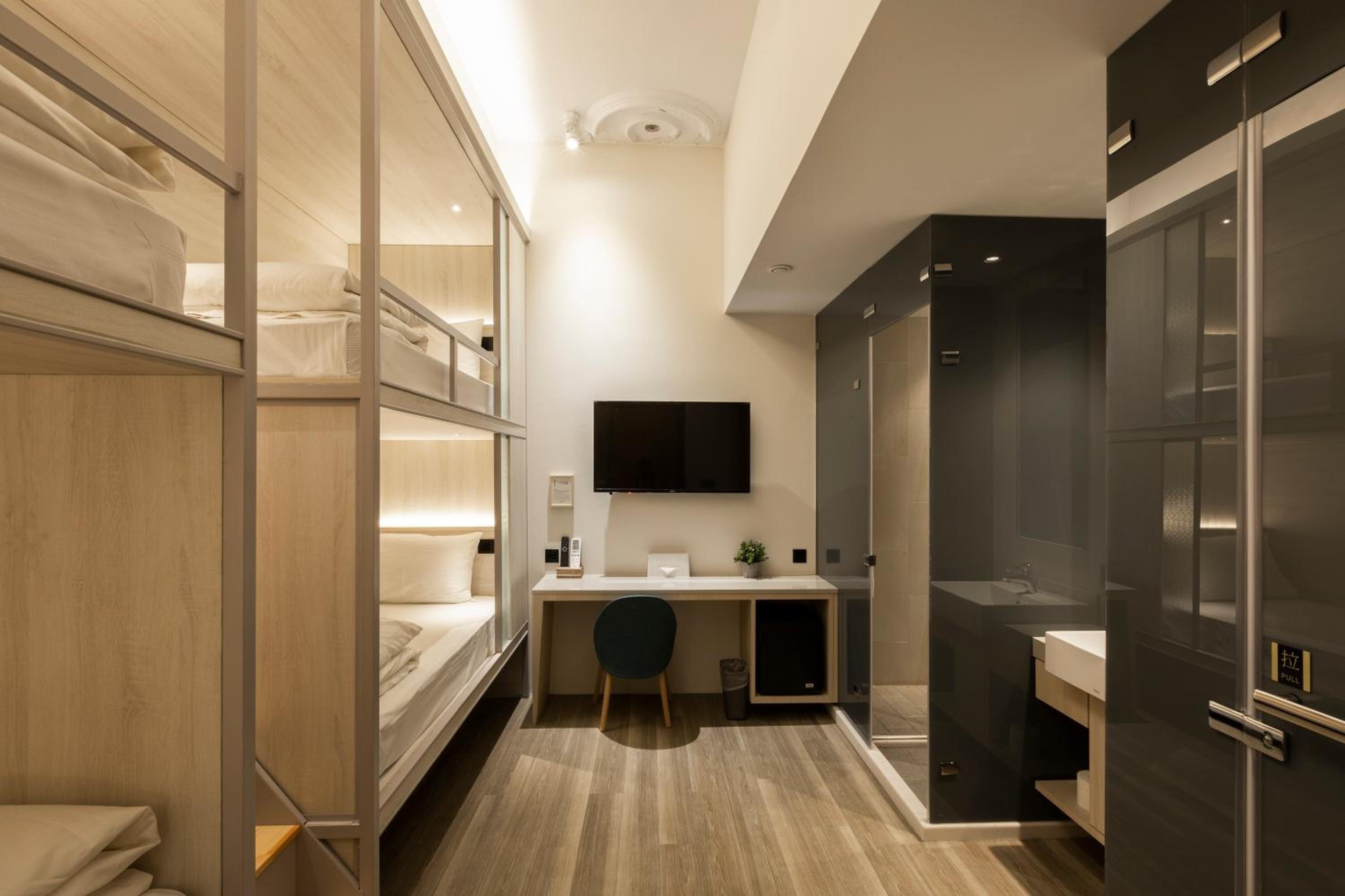 Standard Quadruple Room - No Window