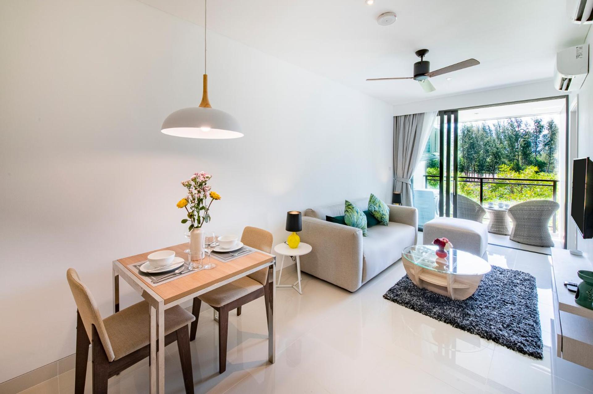Apartment With Lake View