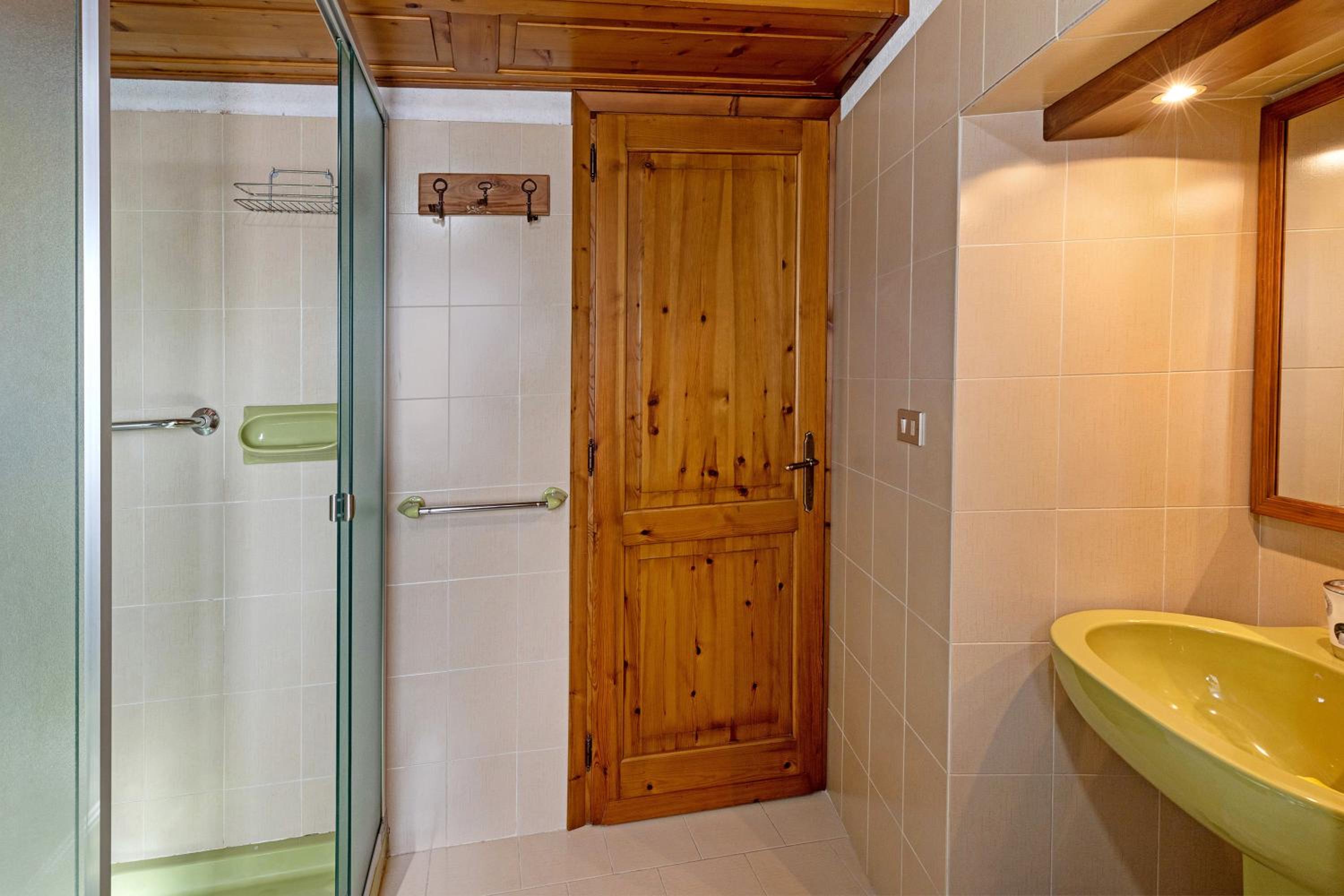 Two-Bedroom House - Photo 19