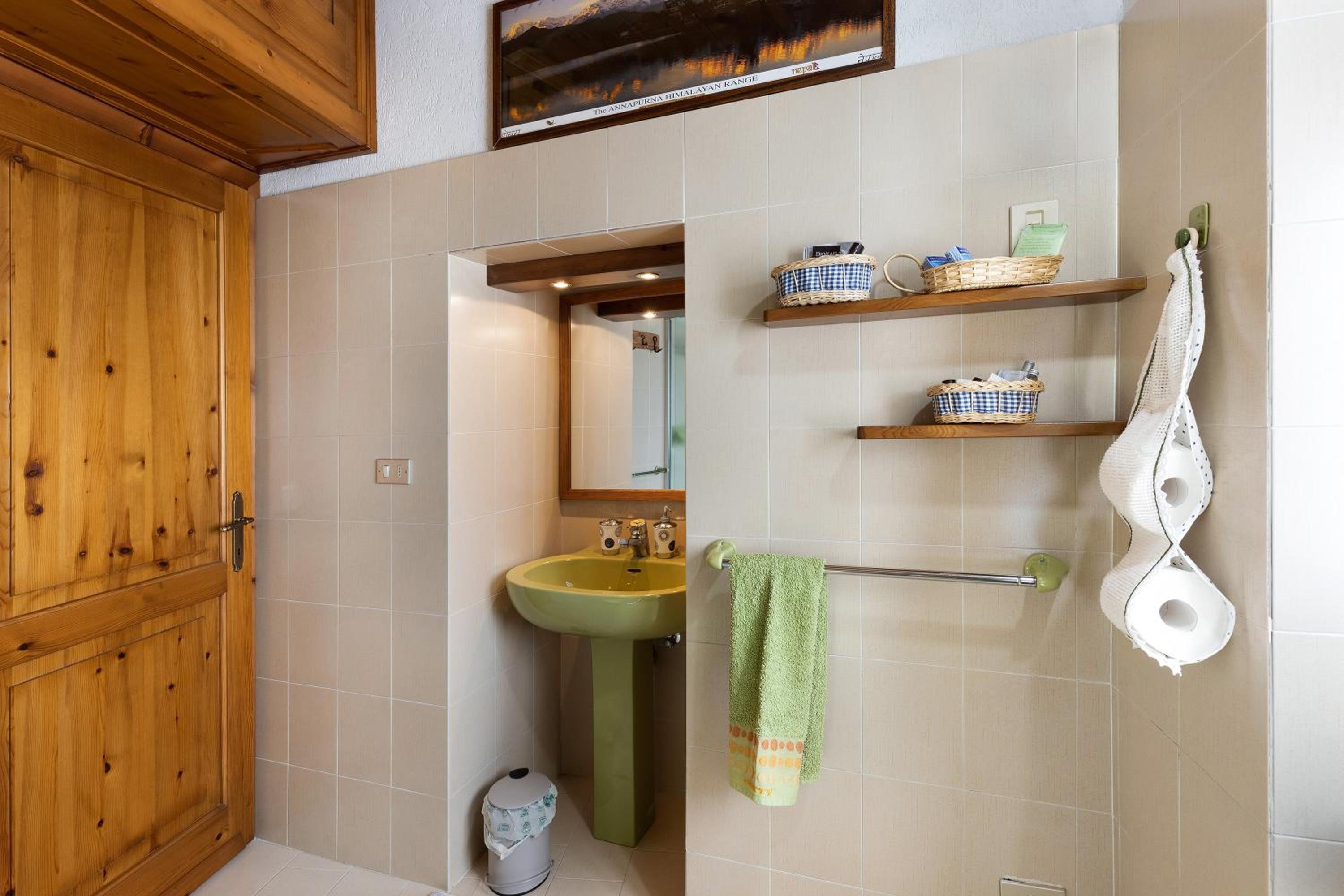 Two-Bedroom House - Photo 18