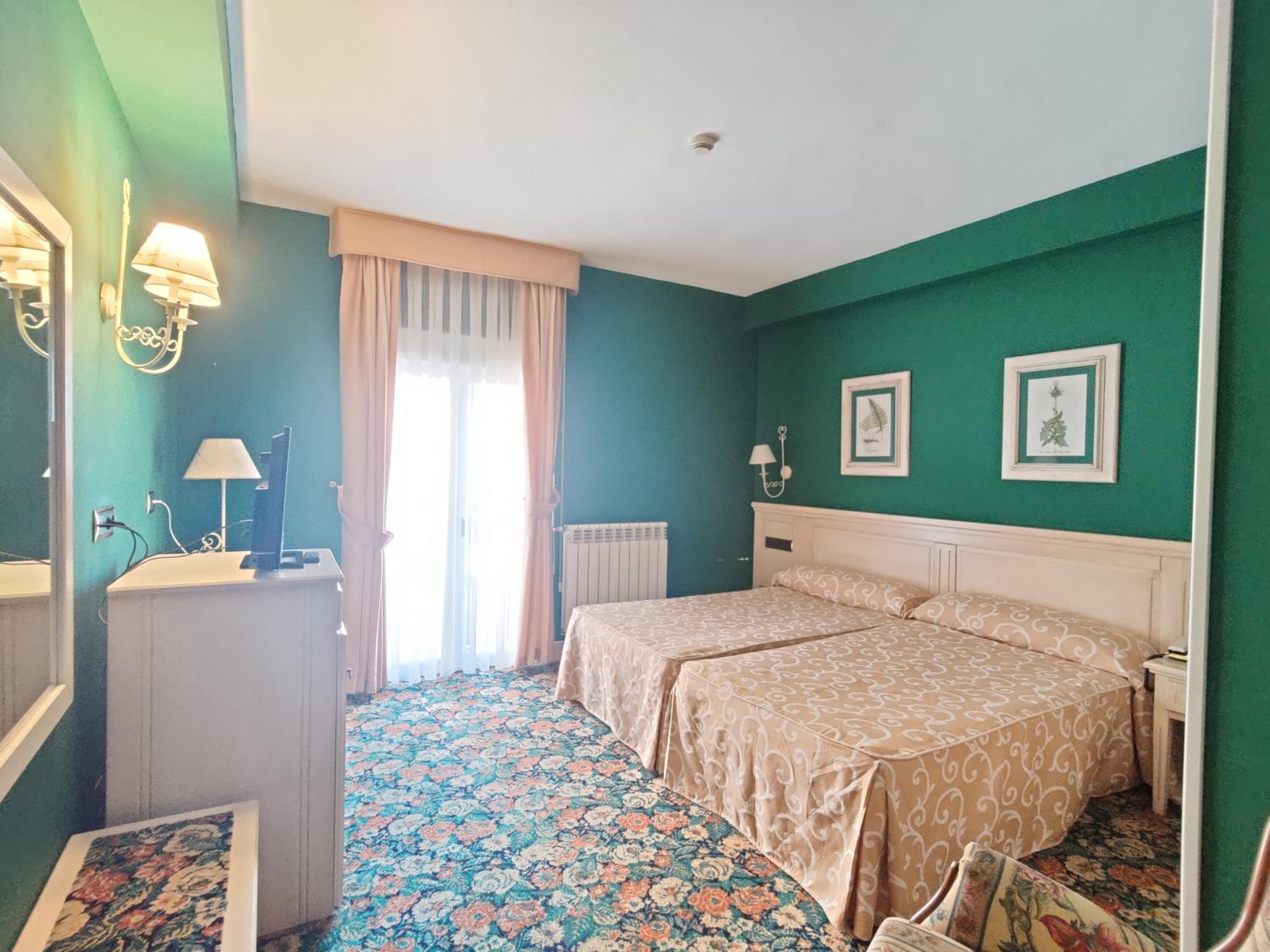 Double or Twin Room - Photo 2