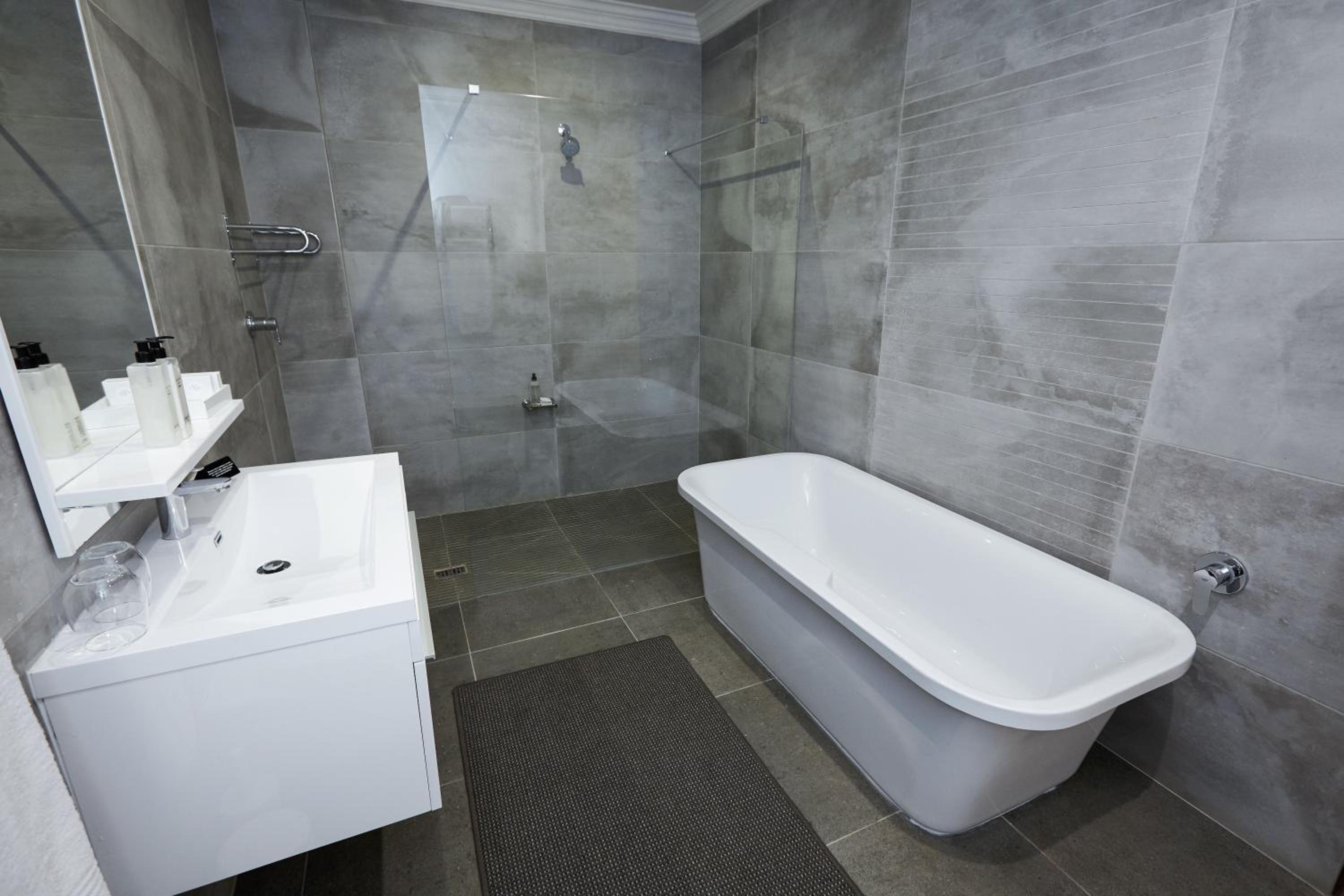 Luxury Room - Photo 8