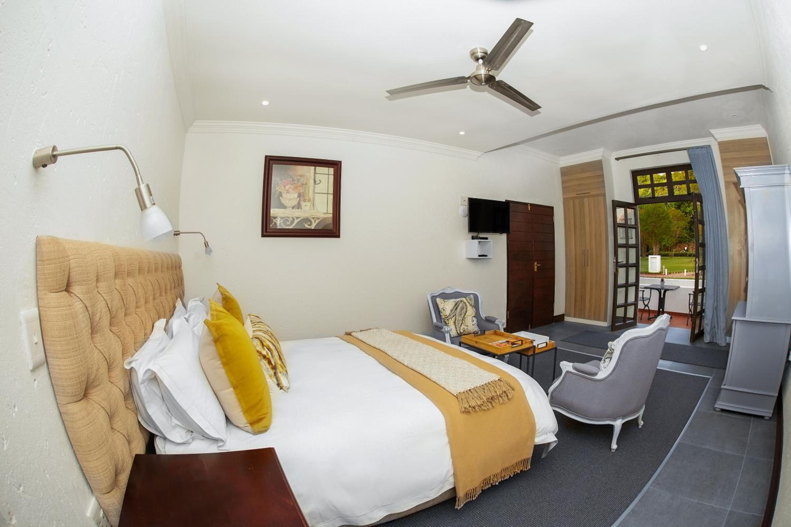 Luxury Room - Photo 9