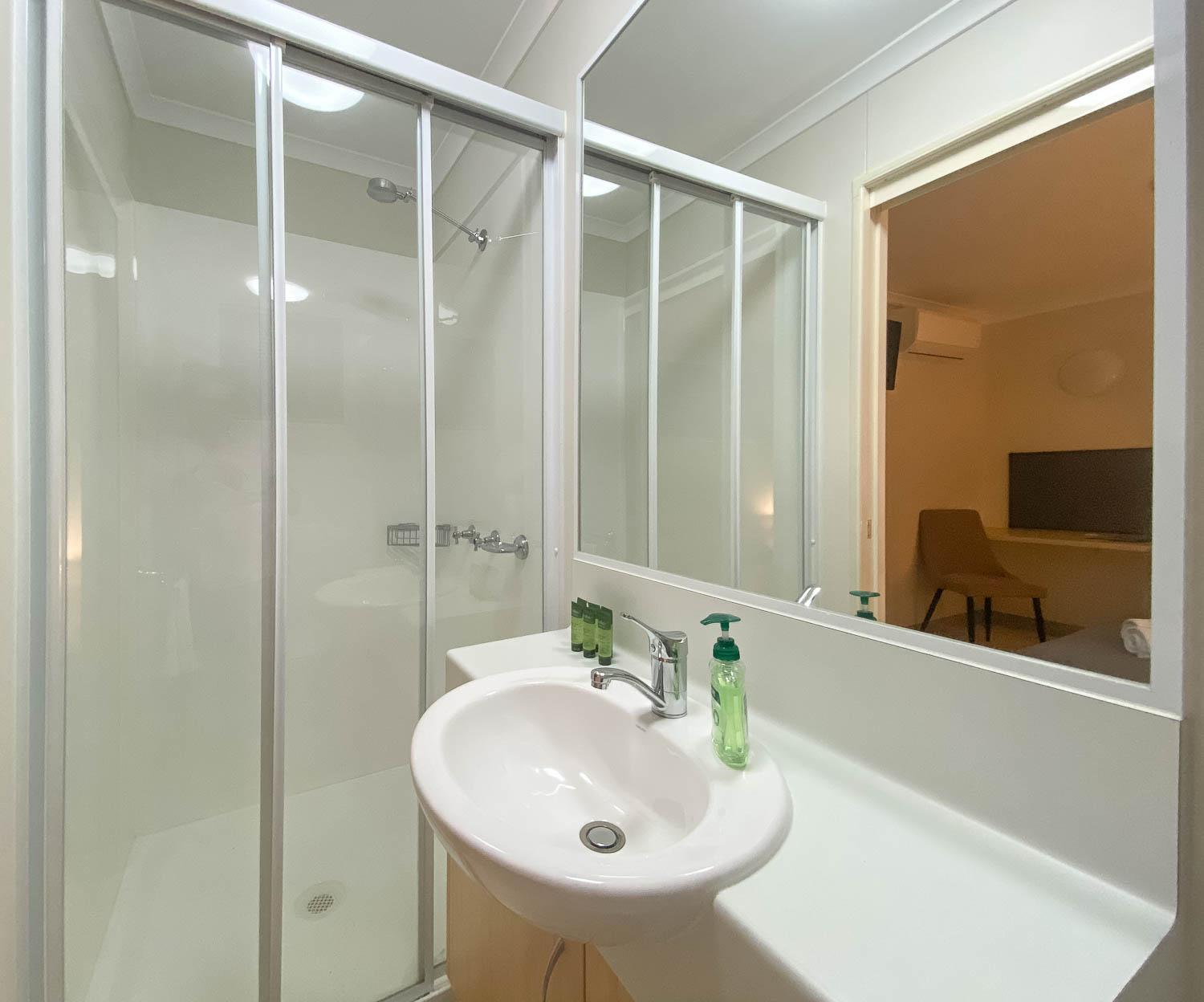 Family Room with Private Bathroom photo 3