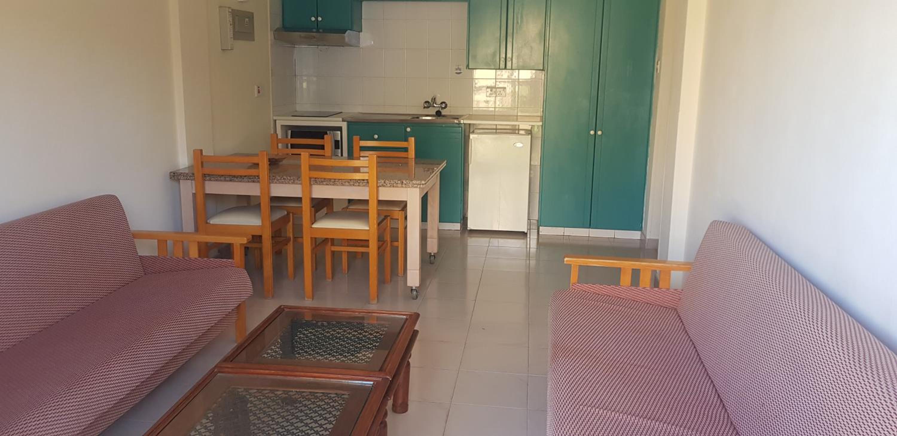 One-Bedroom Apartment - Photo 2