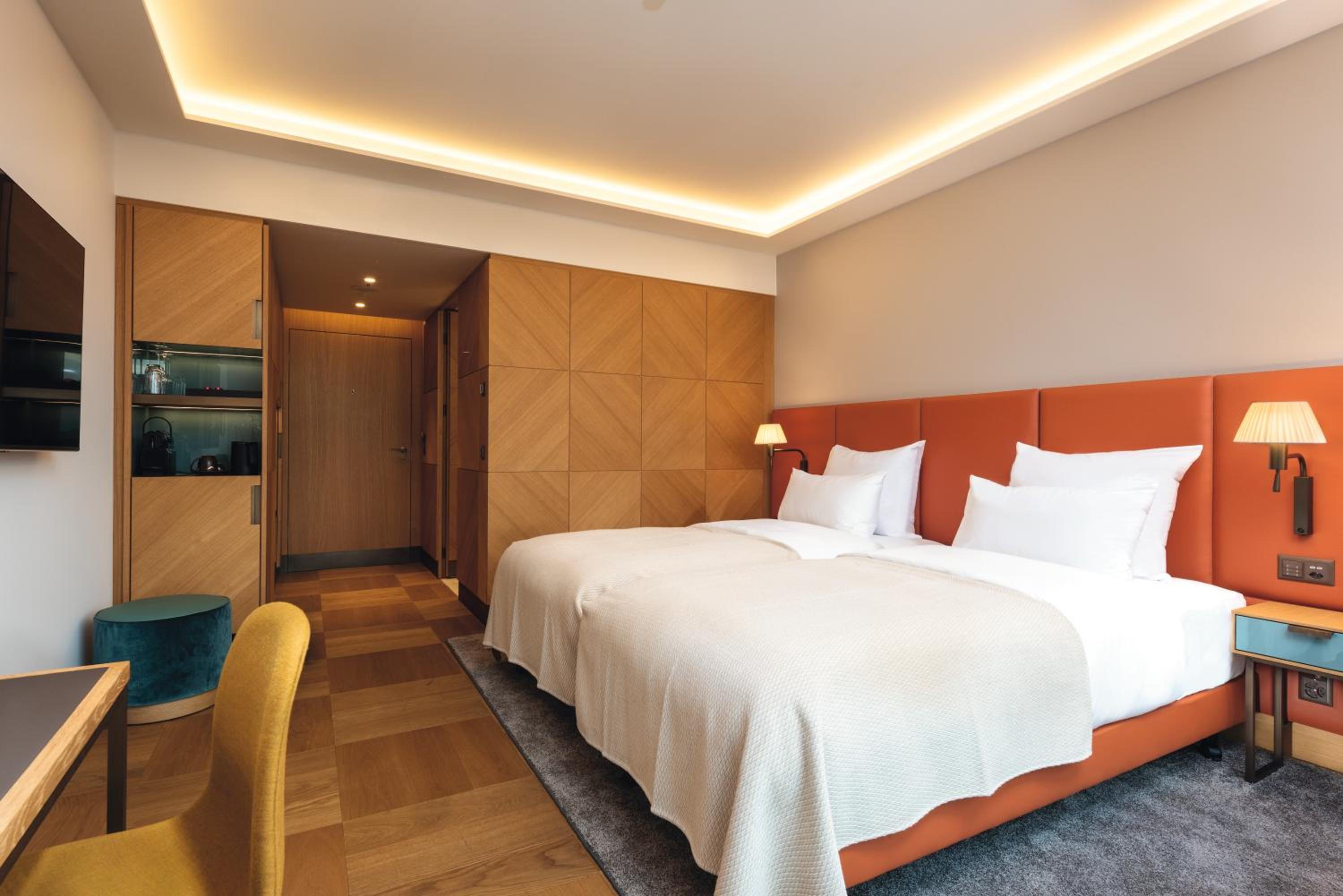 Deluxe King Room - Photo 1