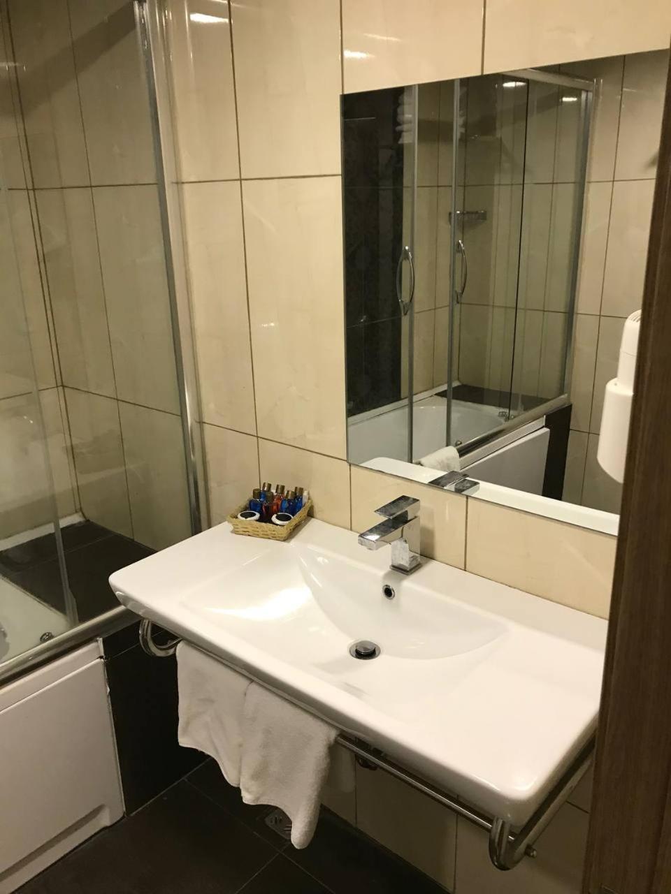 Double Room - Photo 2