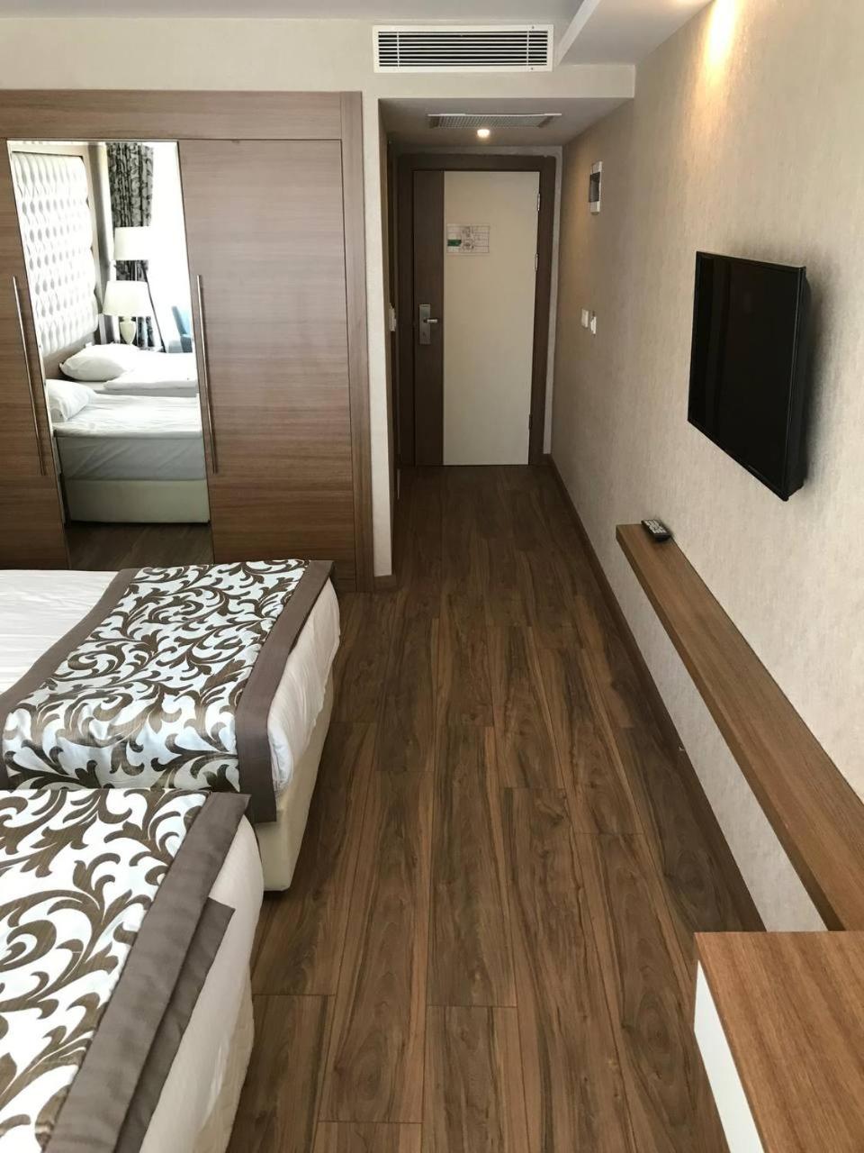 Twin Room - Photo 3
