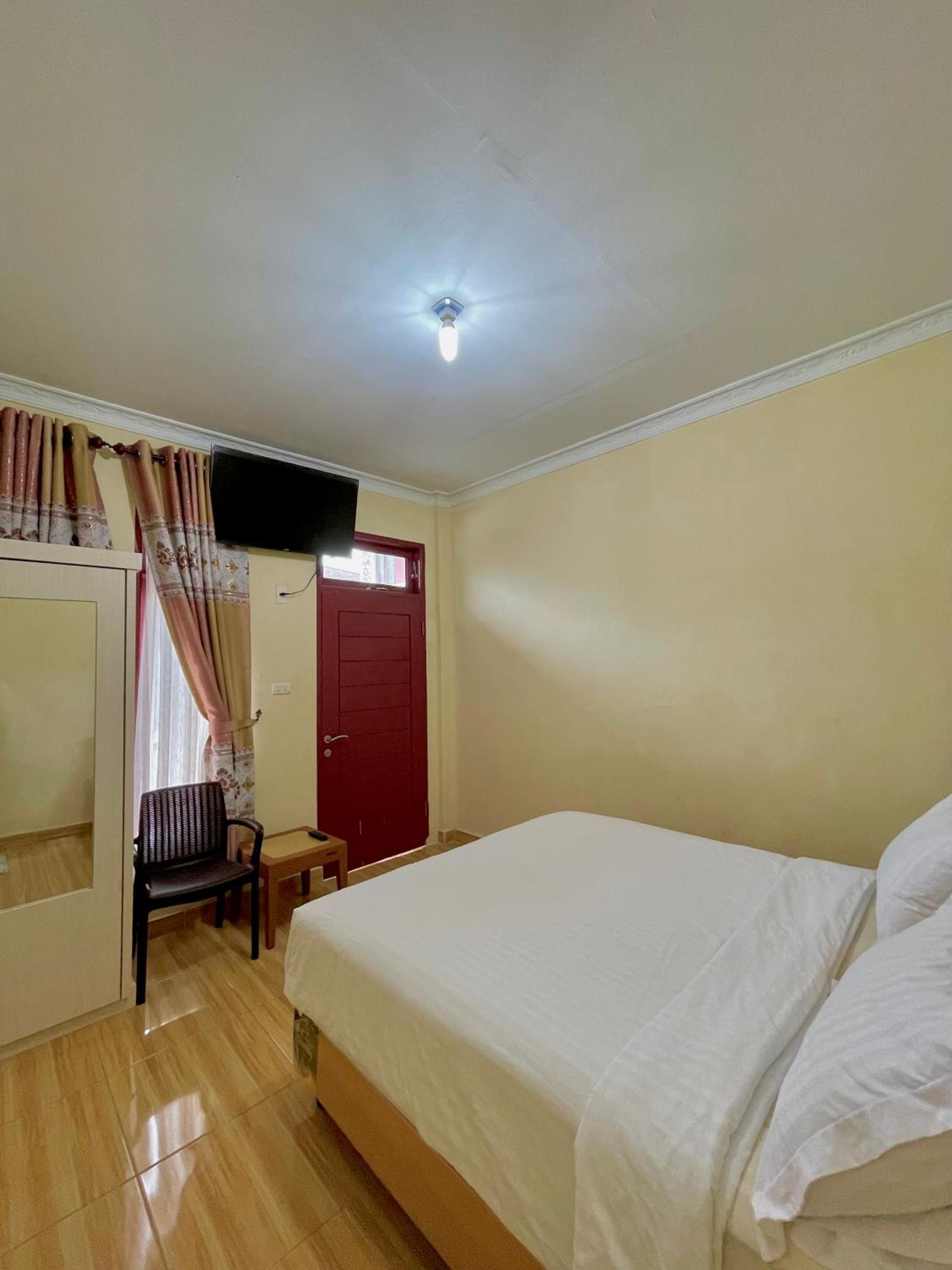 Double Room with Private Bathroom - Photo 7