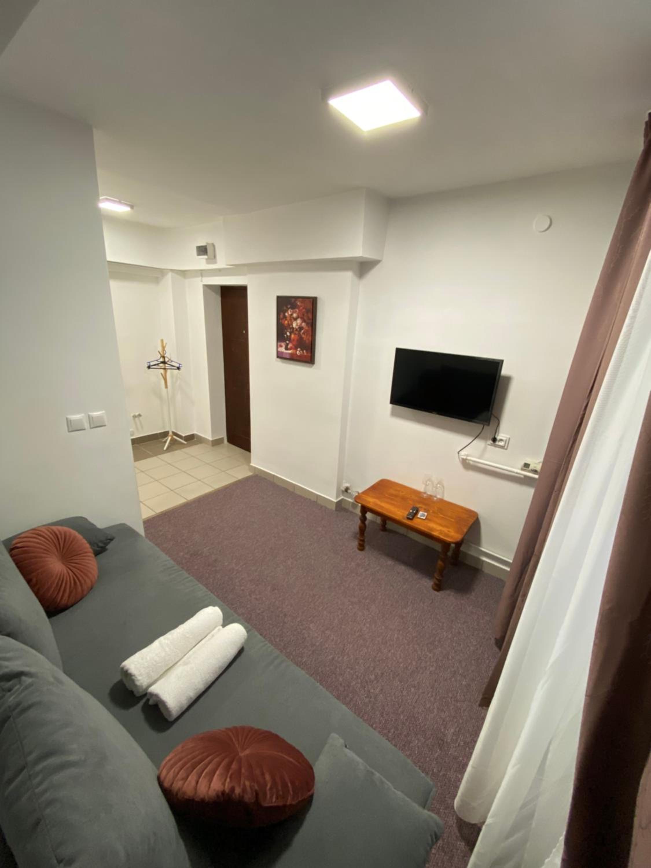 One-Bedroom Apartment photo 1