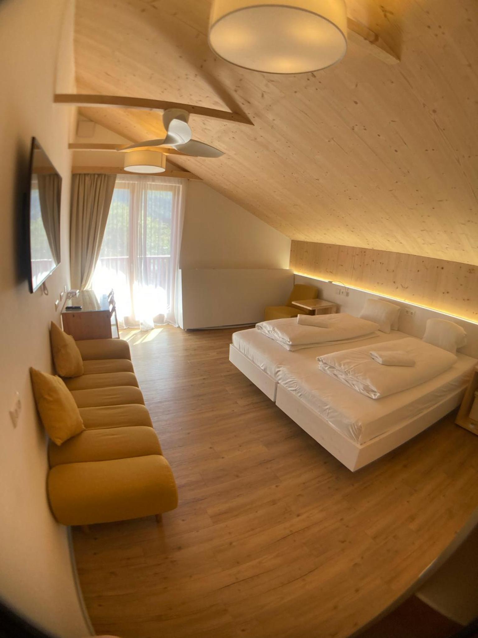Standard Double or Twin Room with Extra Bed and Balcony photo 1