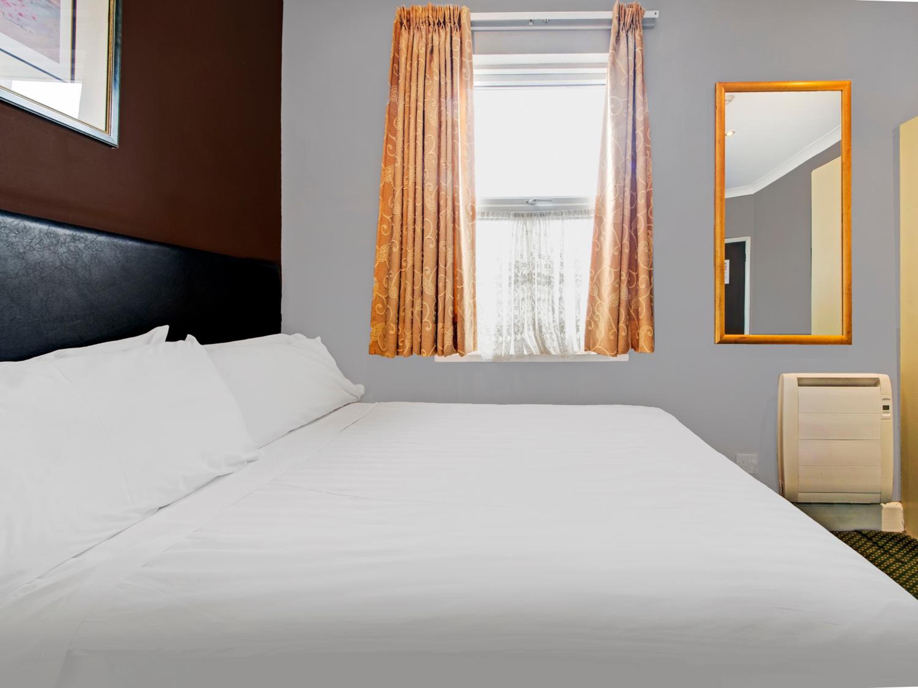 Standard Double Room - Photo 2