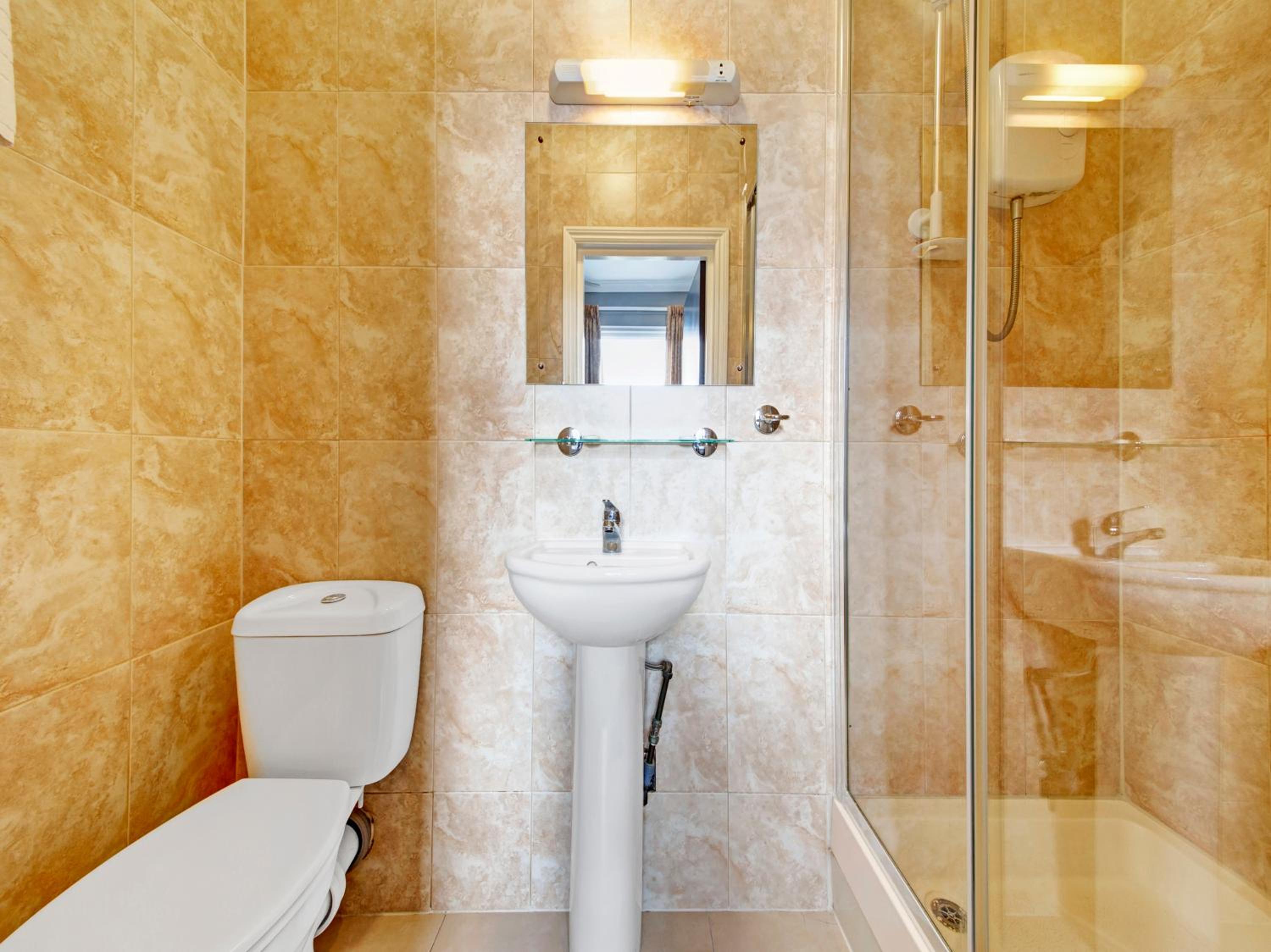 Standard Double Room - Photo 8
