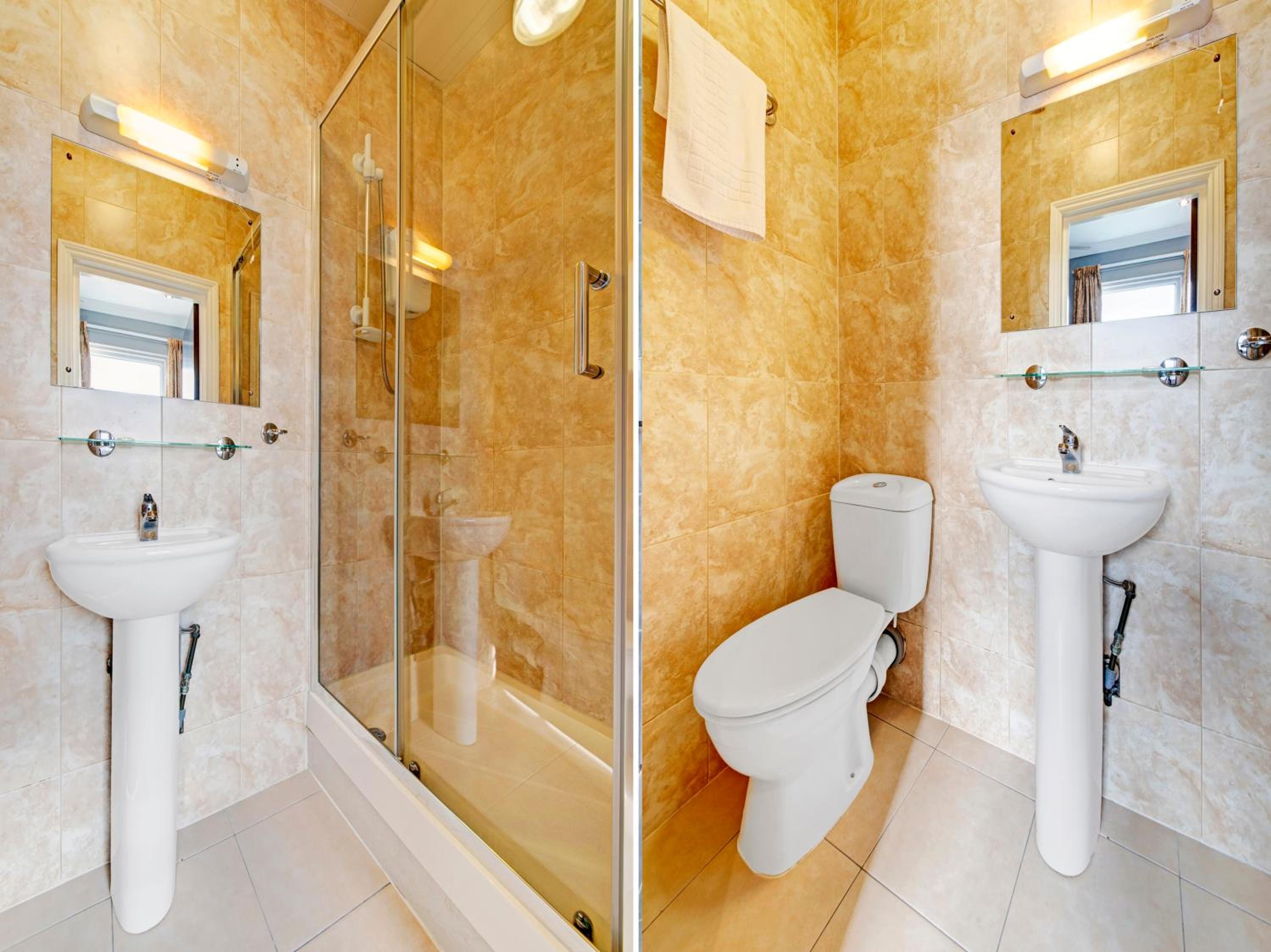Standard Double Room - Photo 7