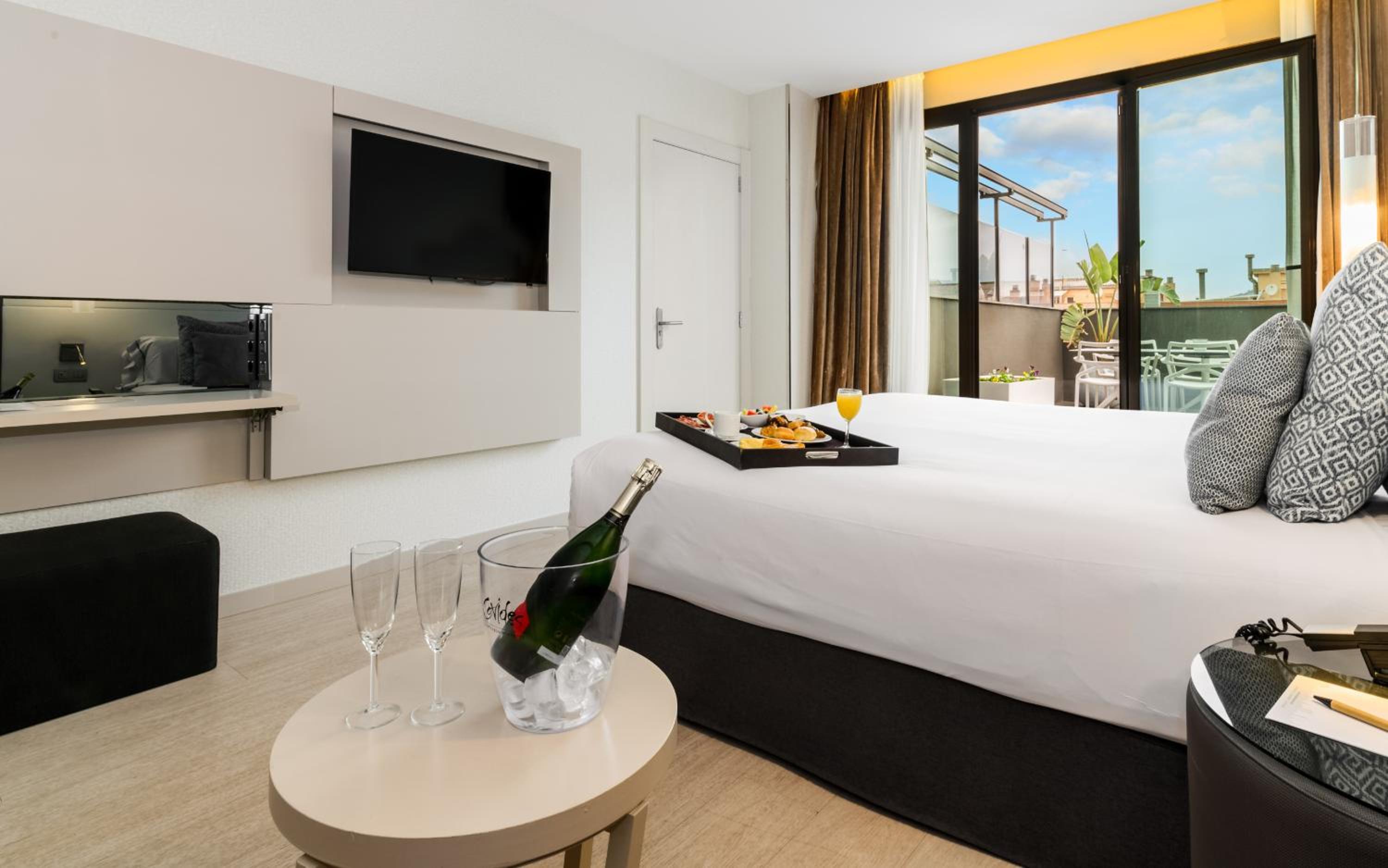 Attic terrace room includes one access to the spa per person per stay photo 3