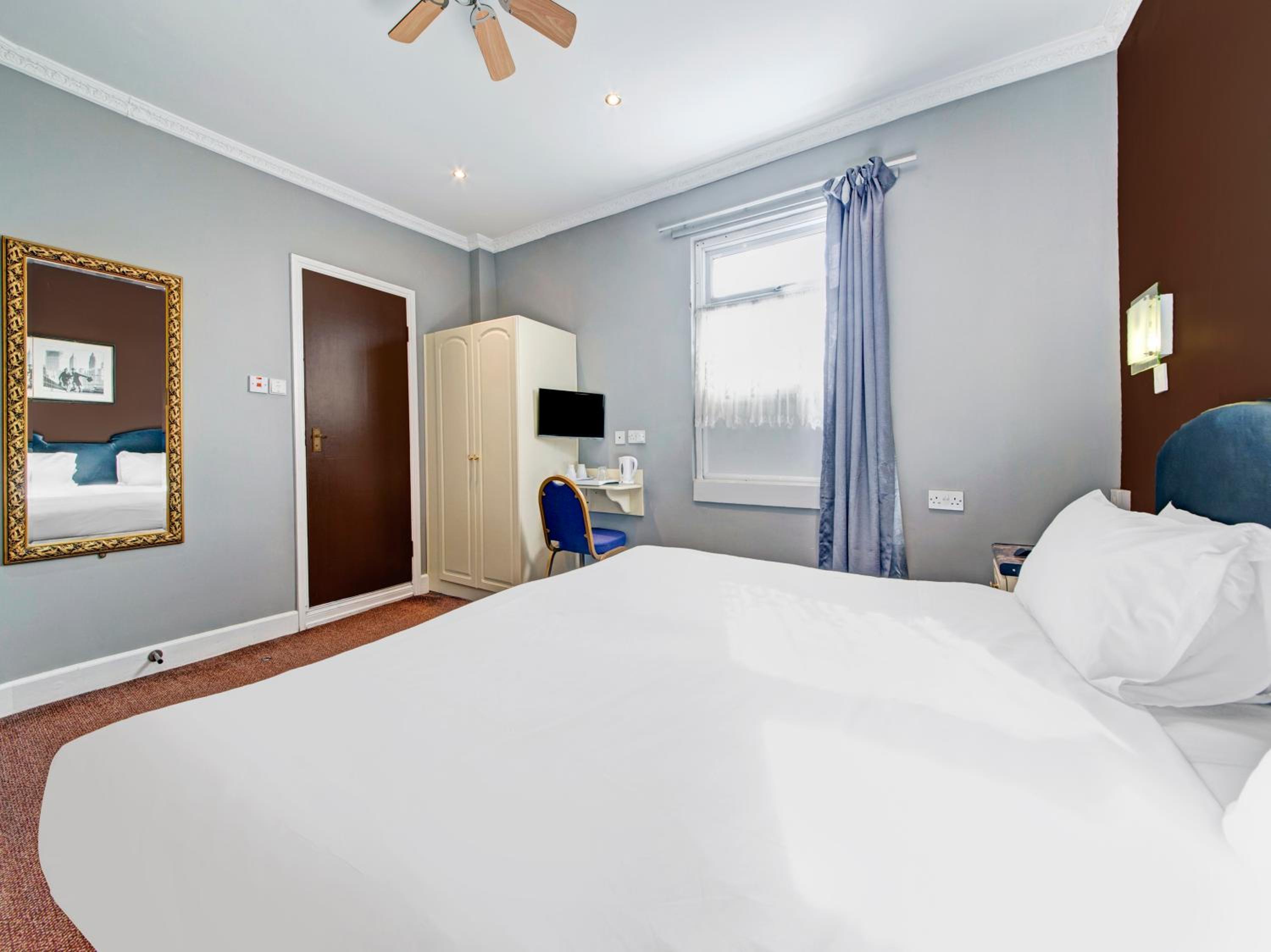 Deluxe Double Room - Photo 8