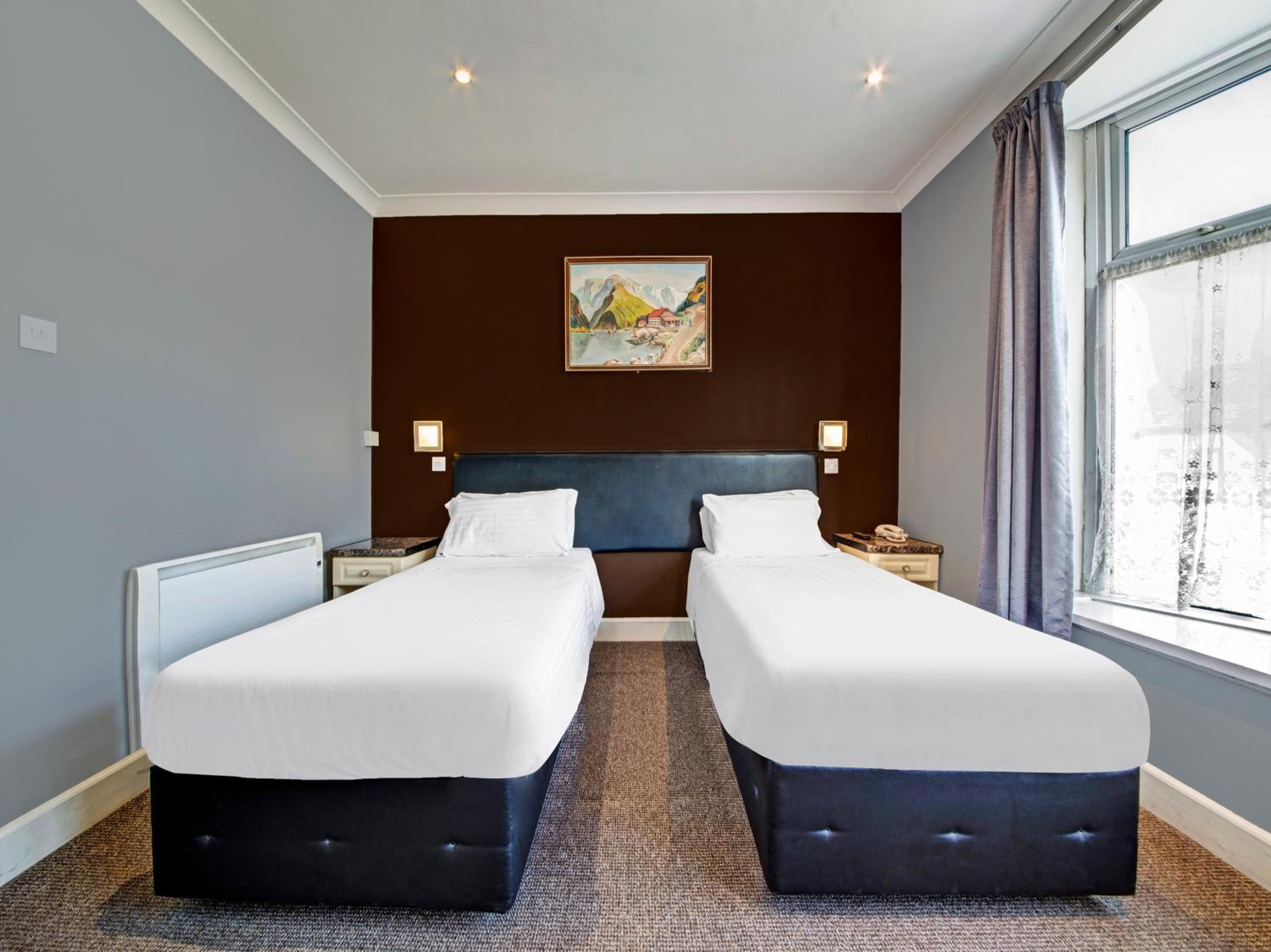 Standard Twin Room - Photo 1
