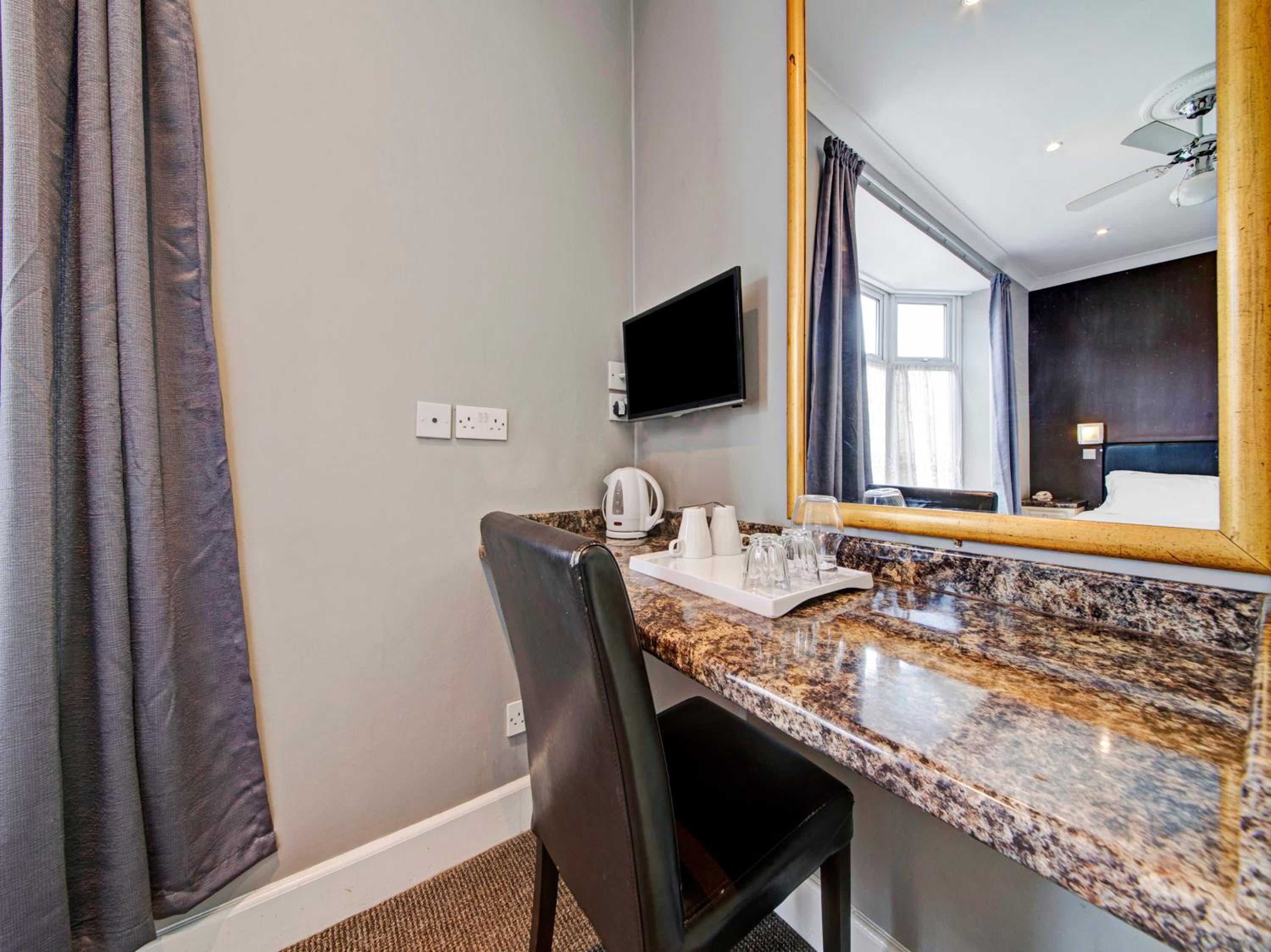Standard Twin Room - Photo 7