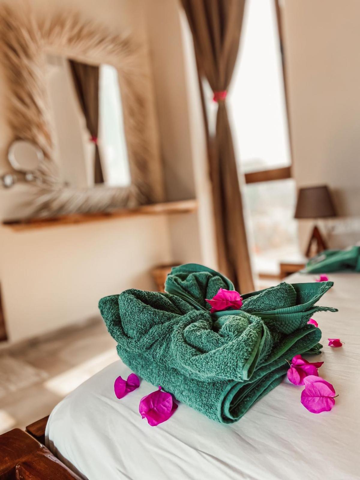 Suite with Balcony and Partial Sea View - Photo 22
