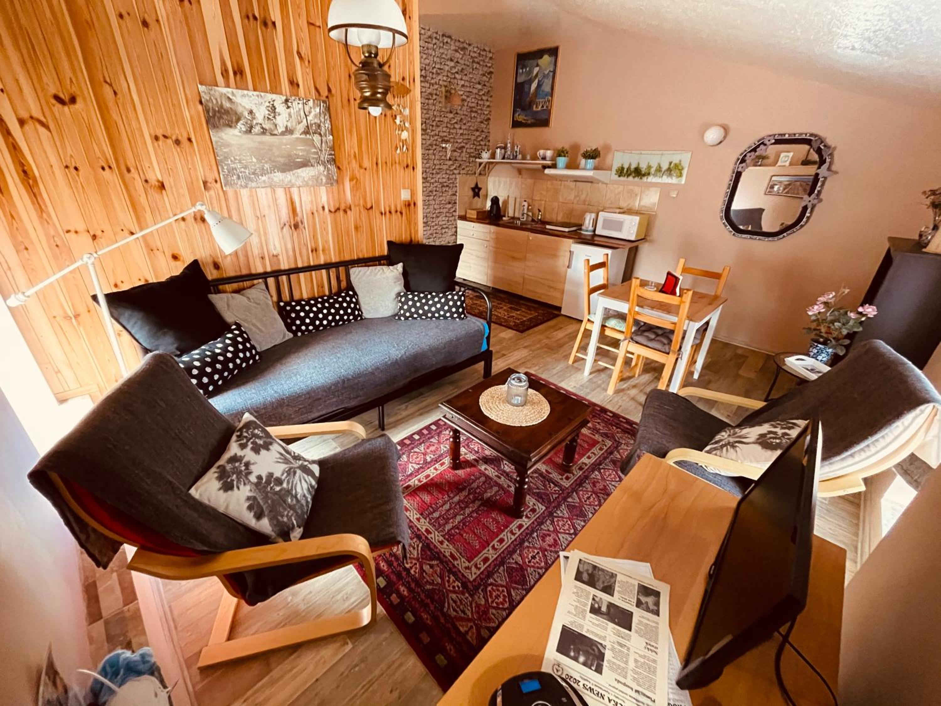One-Bedroom Apartment - Photo 2