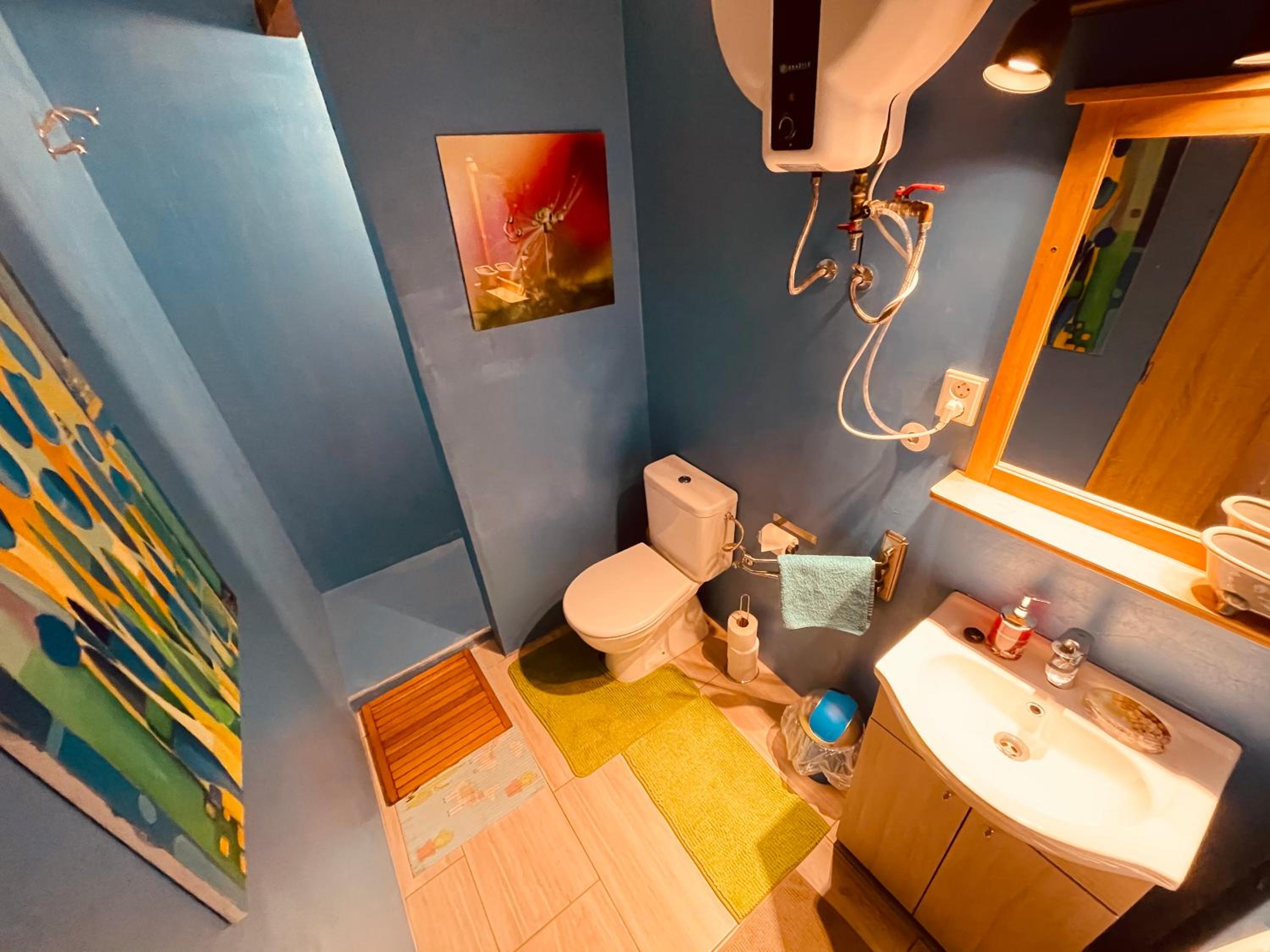 One-Bedroom Apartment - Photo 3