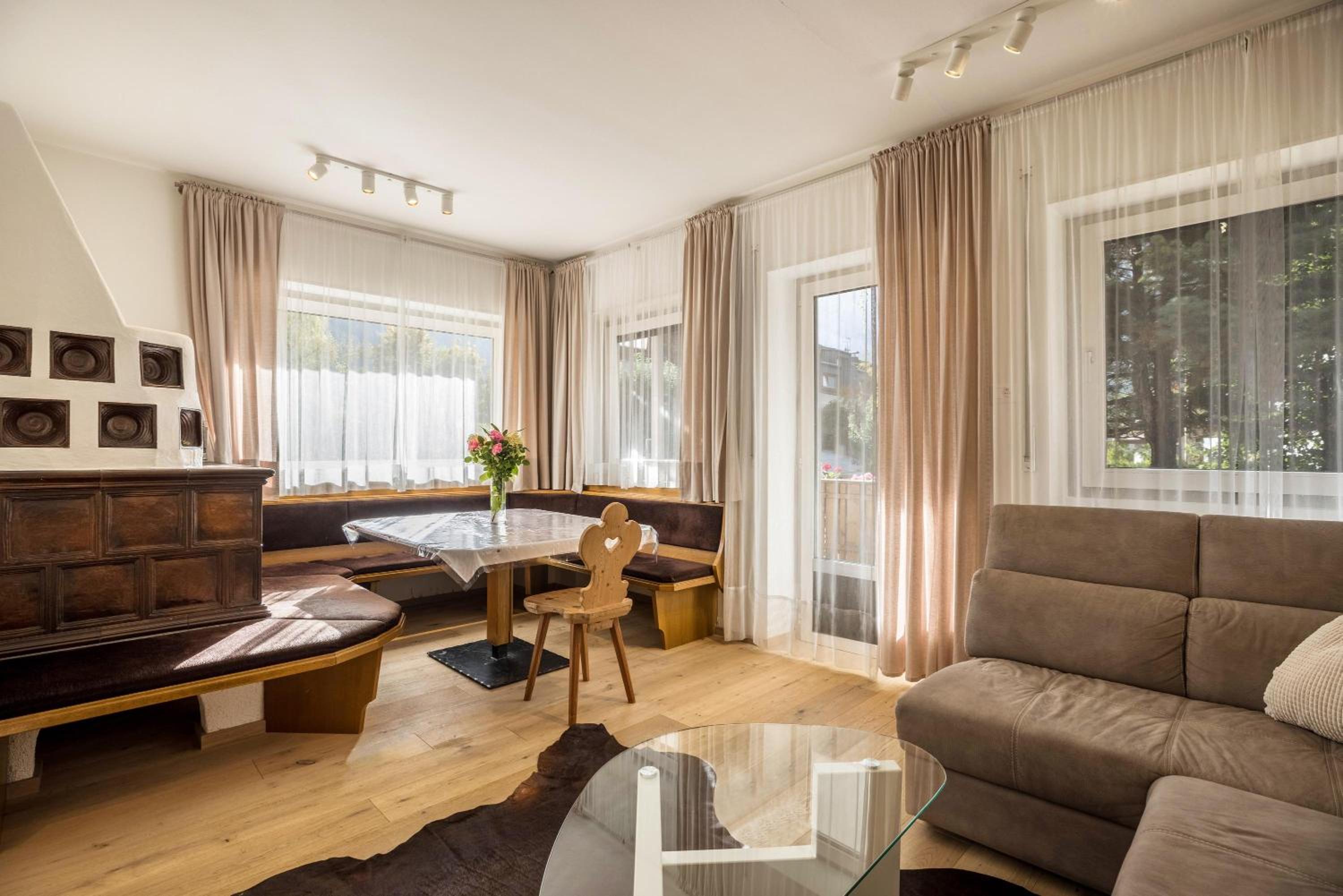 Two-Bedroom Deluxe Apartment with Garden View photo 2