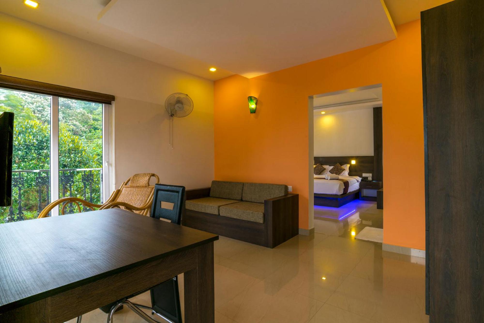 Suite - Photo 3