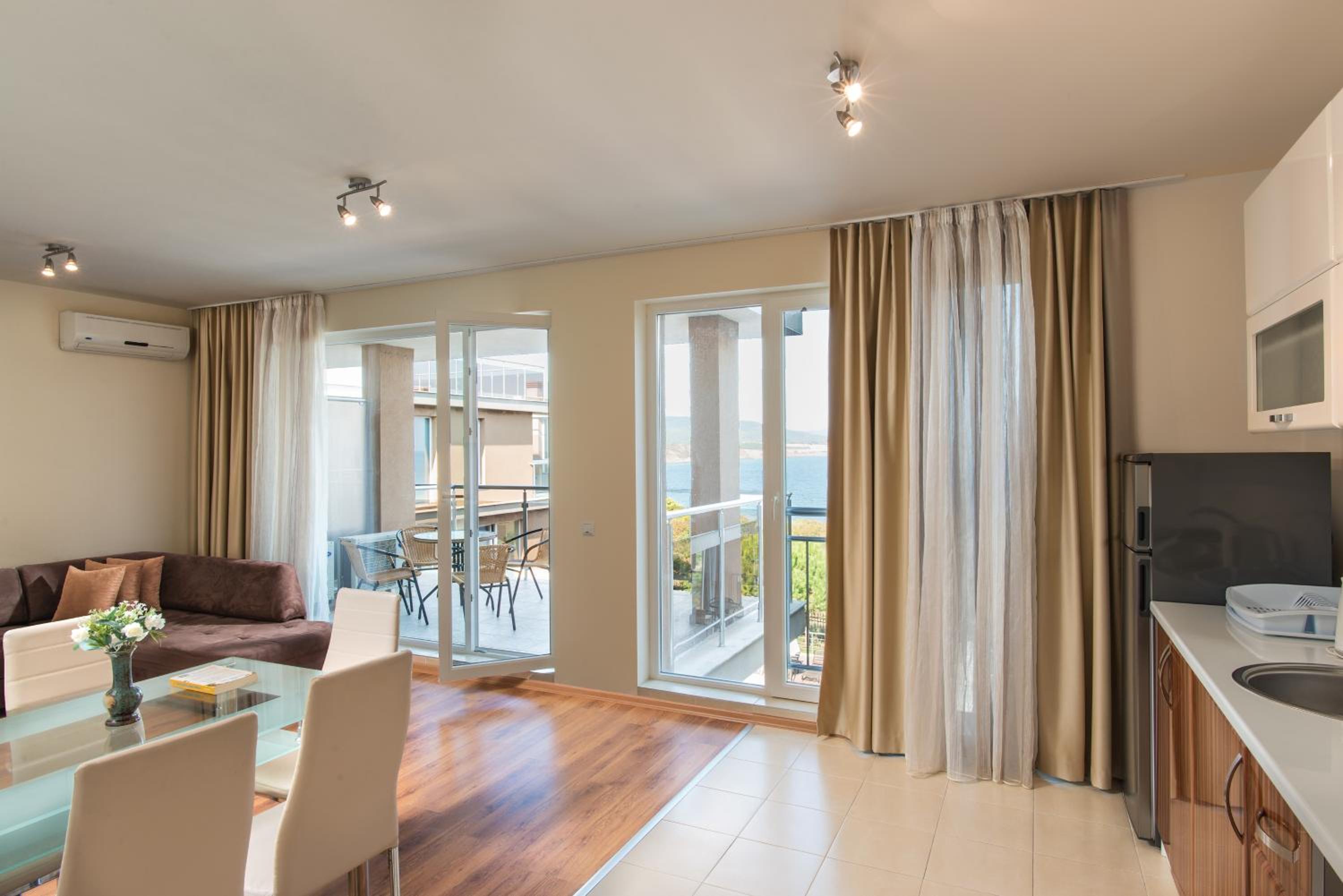 One-Bedroom Apartment with Balcony photo 1