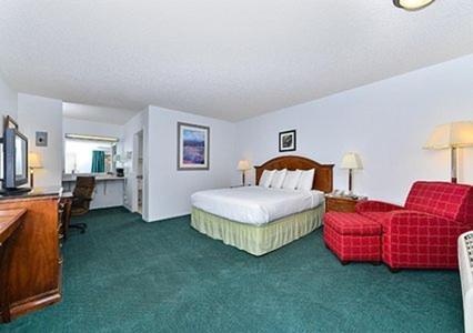 King Room - Non-Smoking photo 2