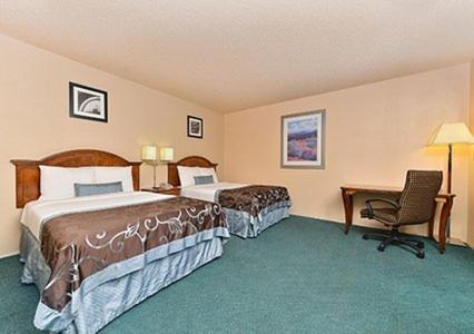 Double Room with Two Double Beds - Smoking photo 2