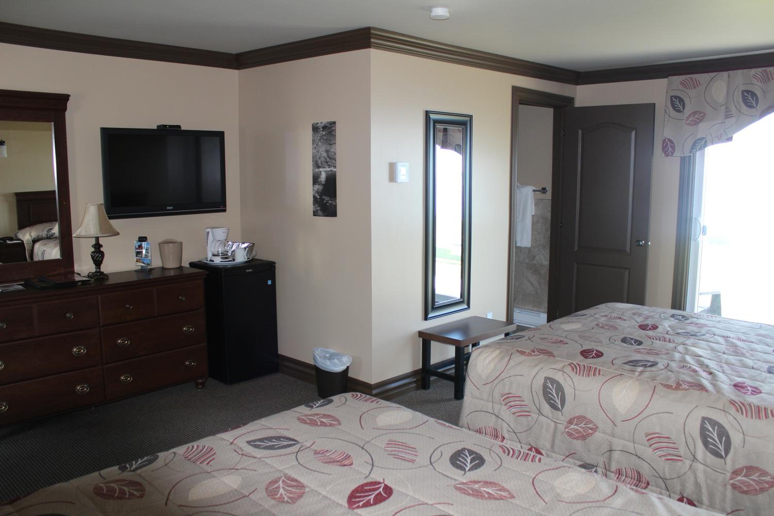 Superior Queen Room with Two Queen Beds photo 2