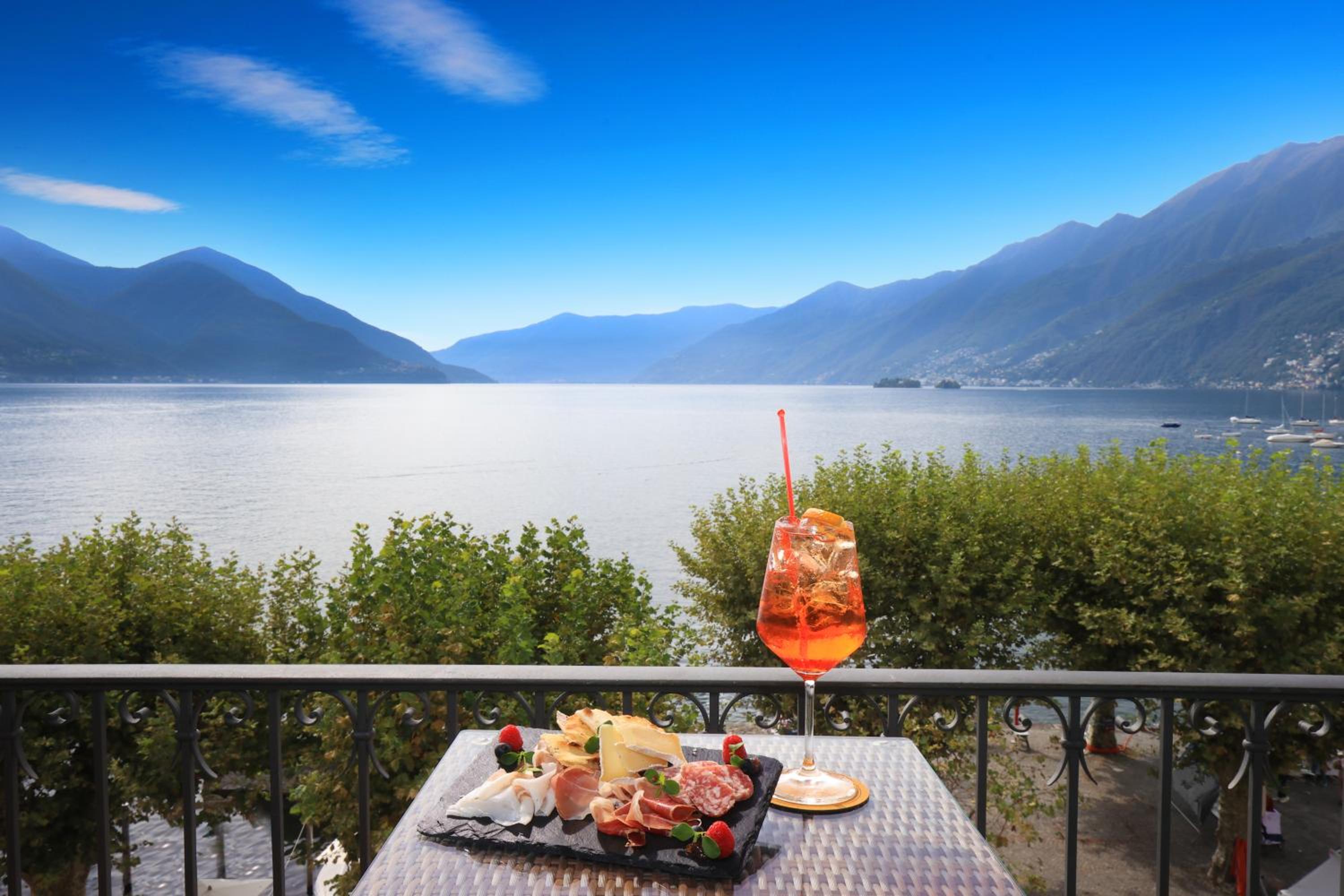 Twin Room with Terrace and Lake View photo 2