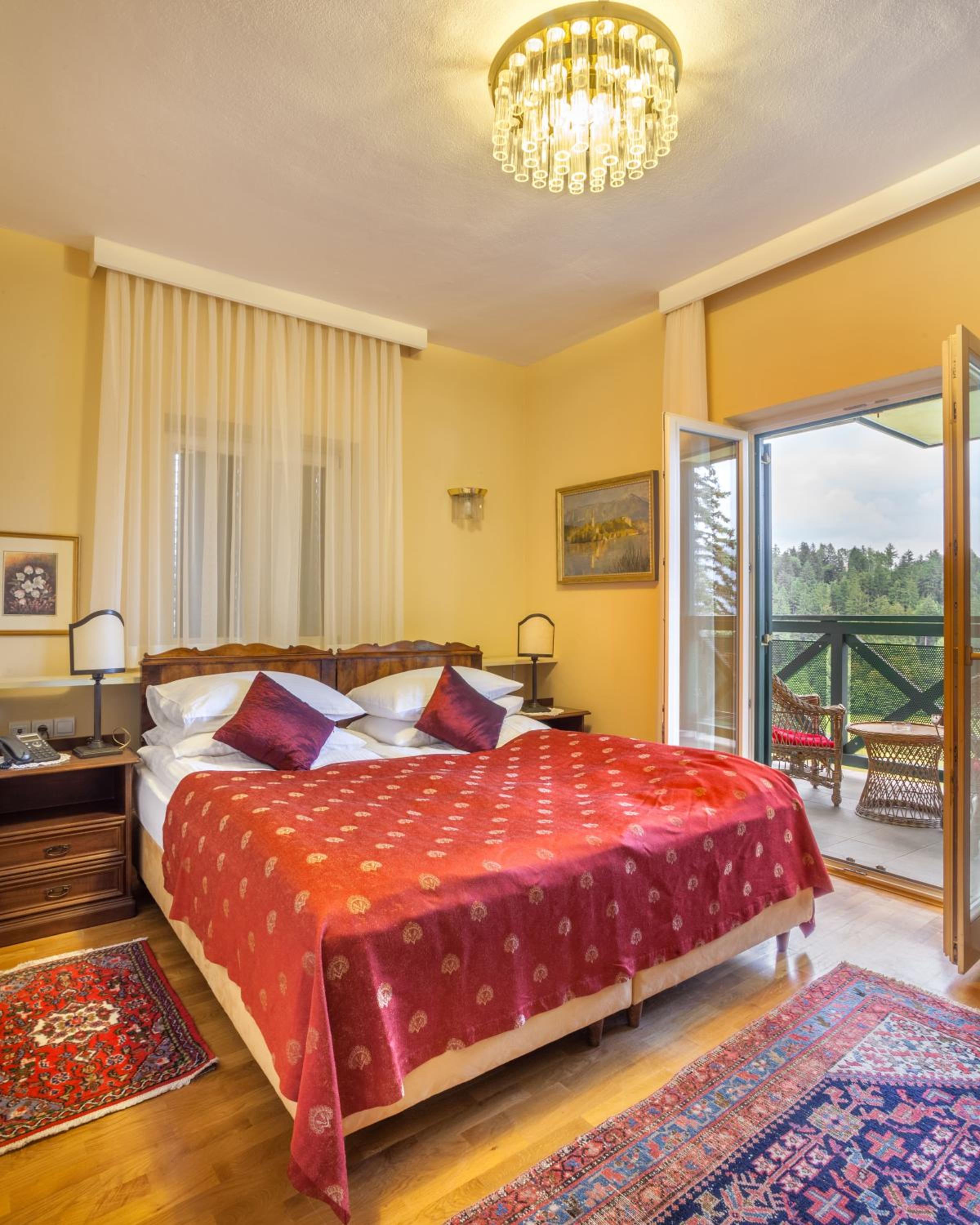 Deluxe Double or Twin Room with Lake View - Photo 7