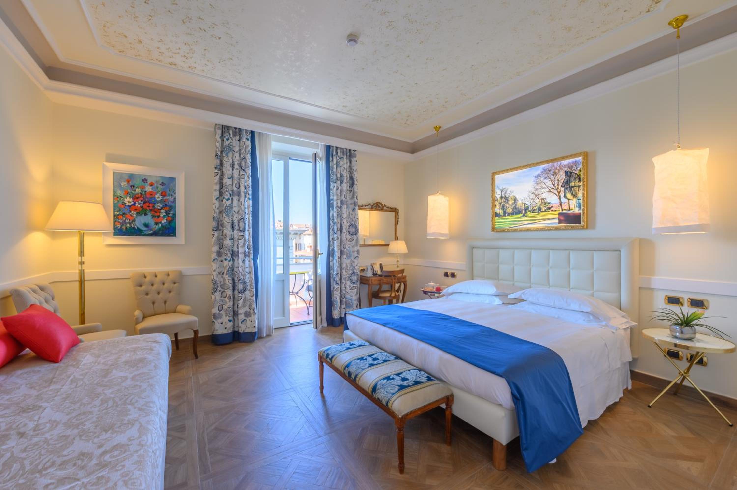 Deluxe Double or Twin Room with Balcony - Photo 9