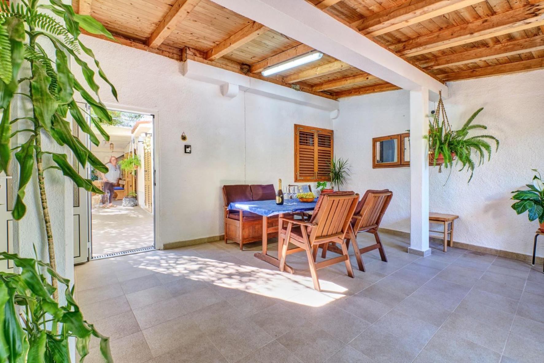 Studio Apartment (4 Adults)