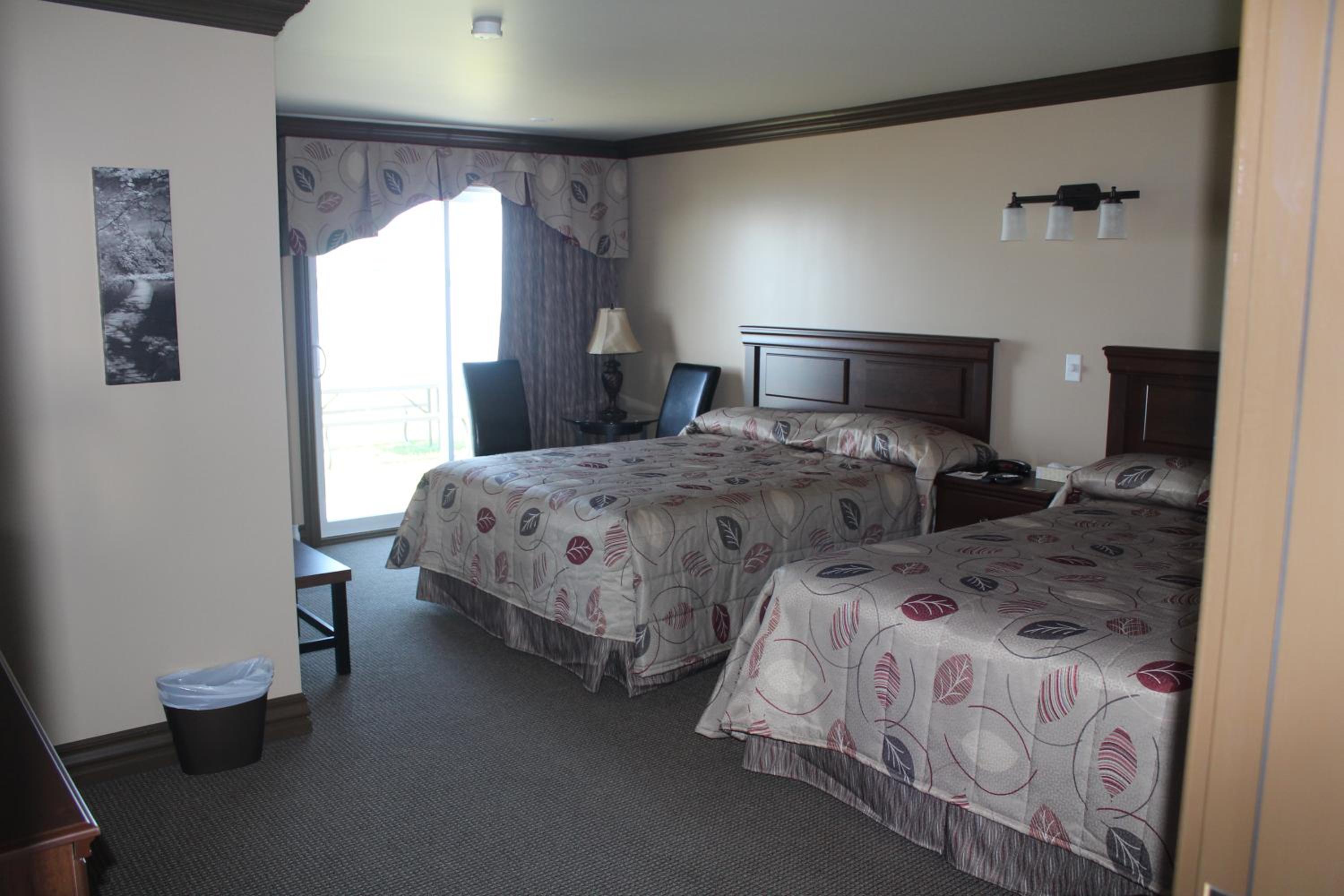 Superior Queen Room with Two Queen Beds photo 3