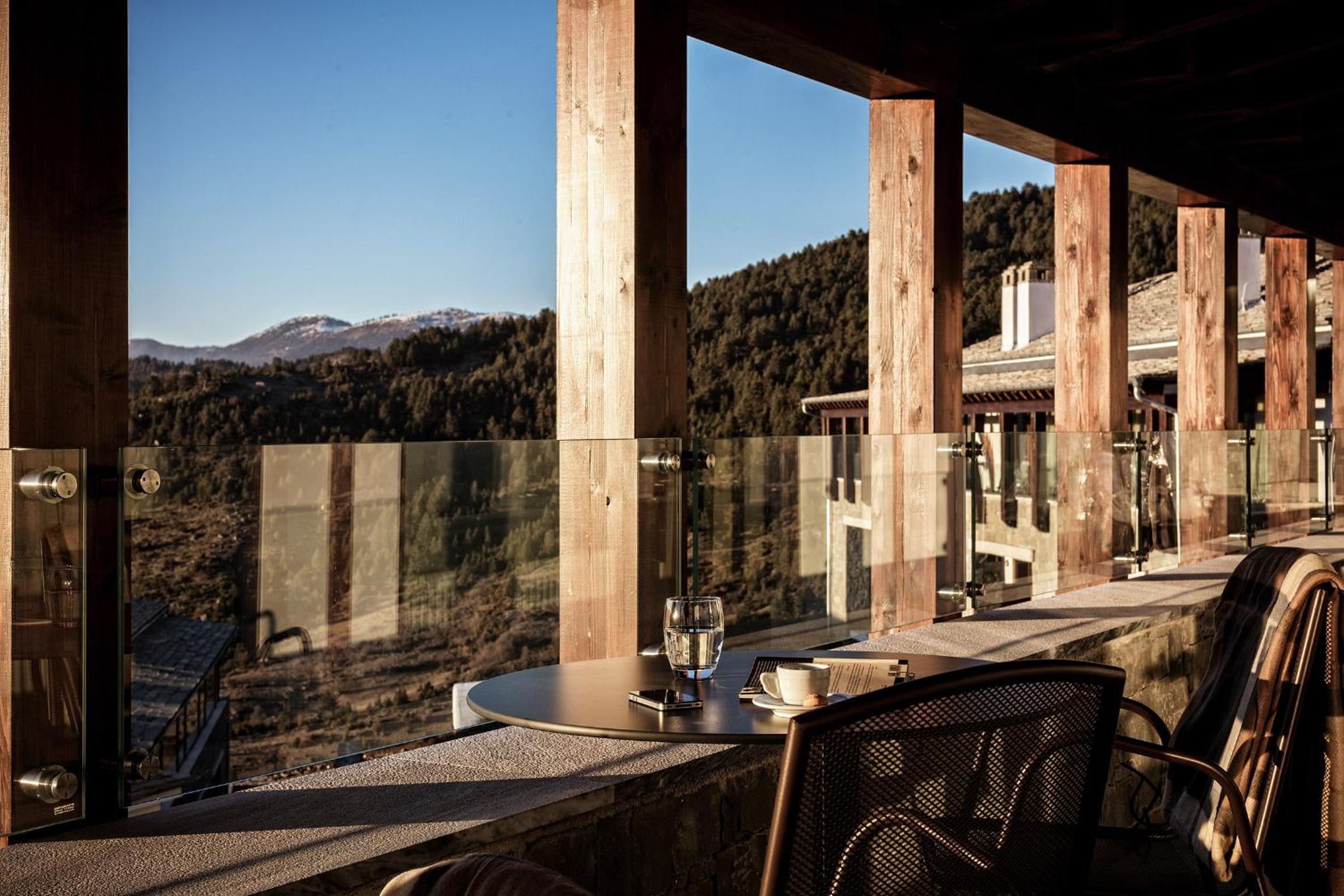 Superior Suite with Mountain View photo 2