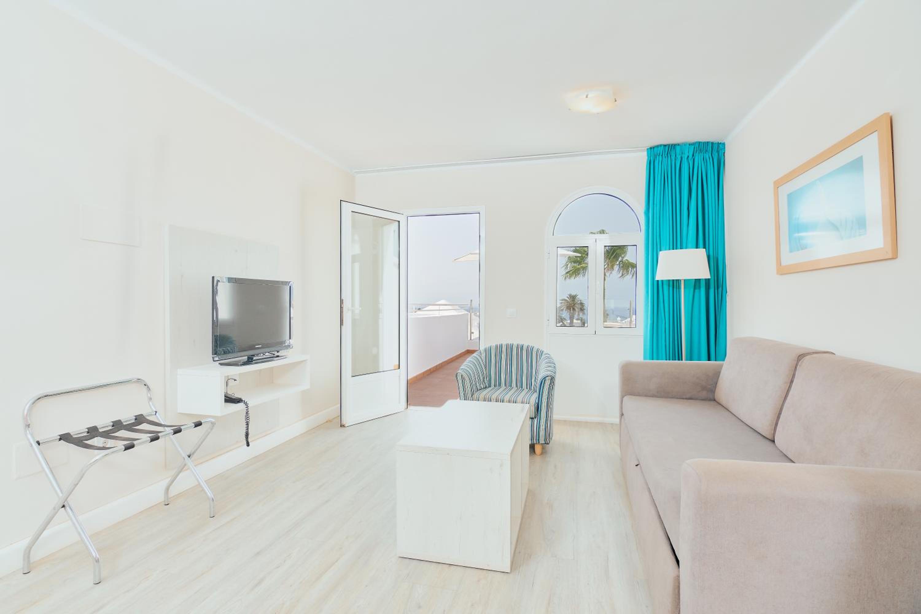 One-Bedroom Apartment (1 Adult + 1 Child) photo 2