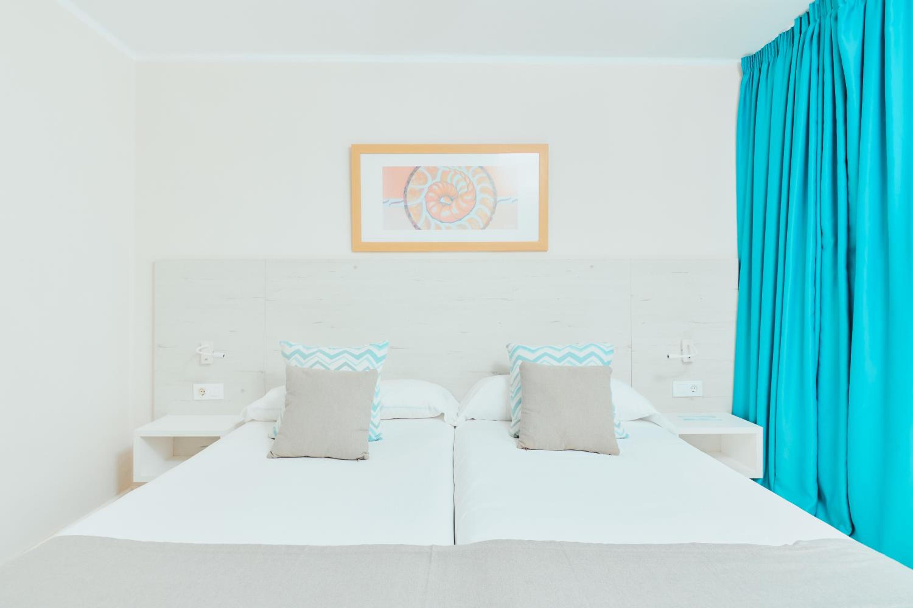 One-Bedroom Apartment (3 Adults + 1 Child) photo 2