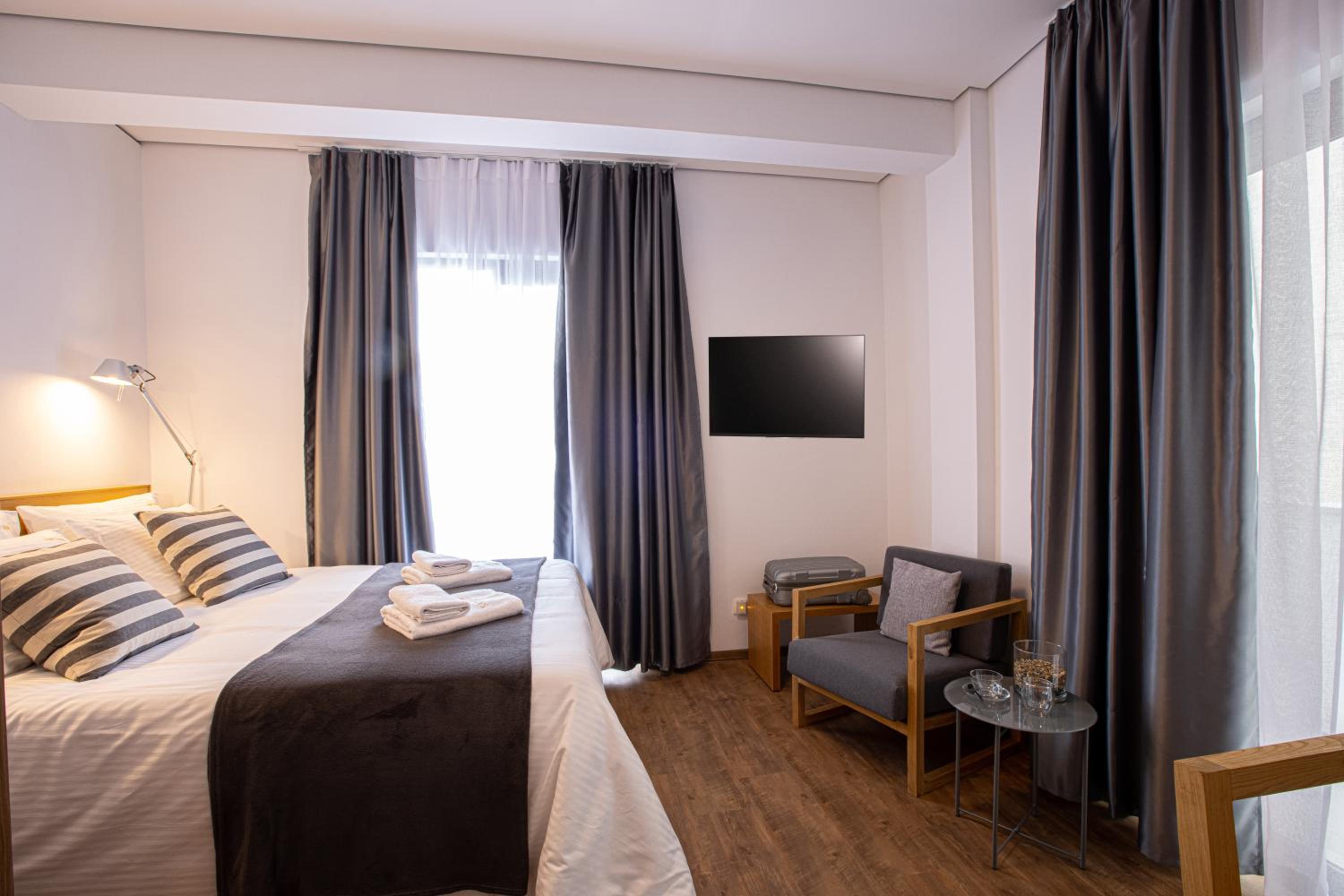 Family Suite with Balcony - Photo 1
