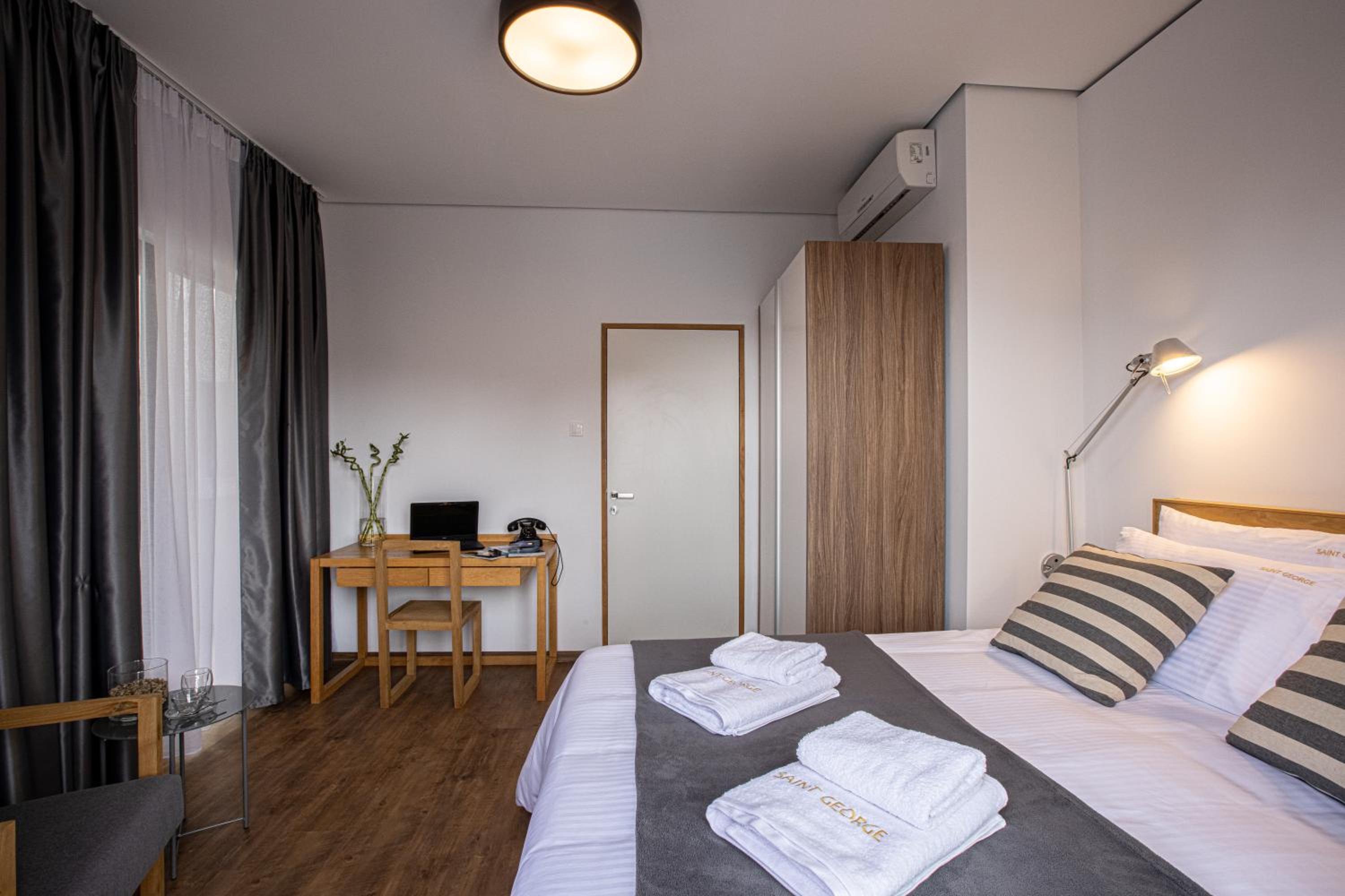 Family Suite with Balcony - Photo 3