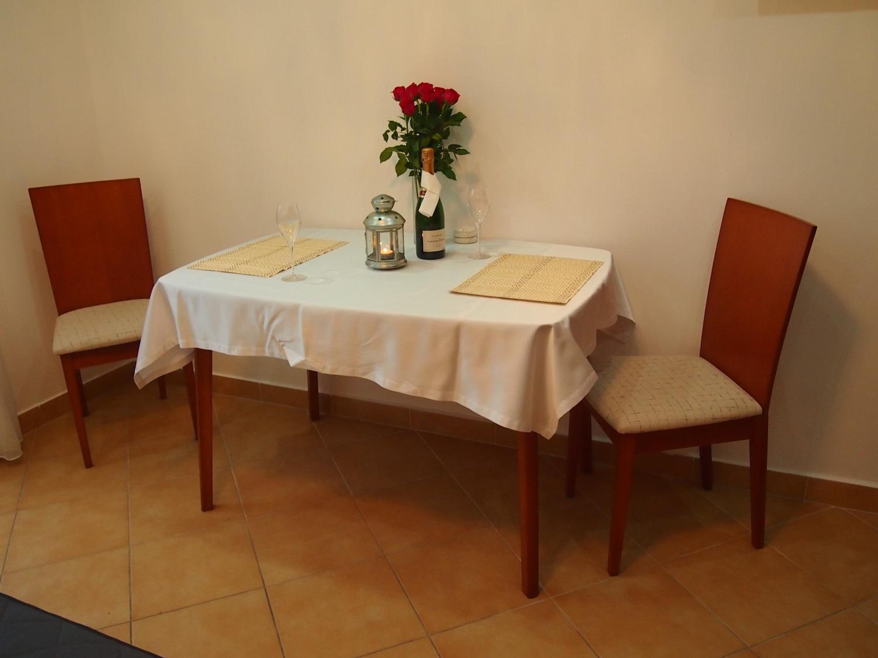 Studio Apartment - Photo 17