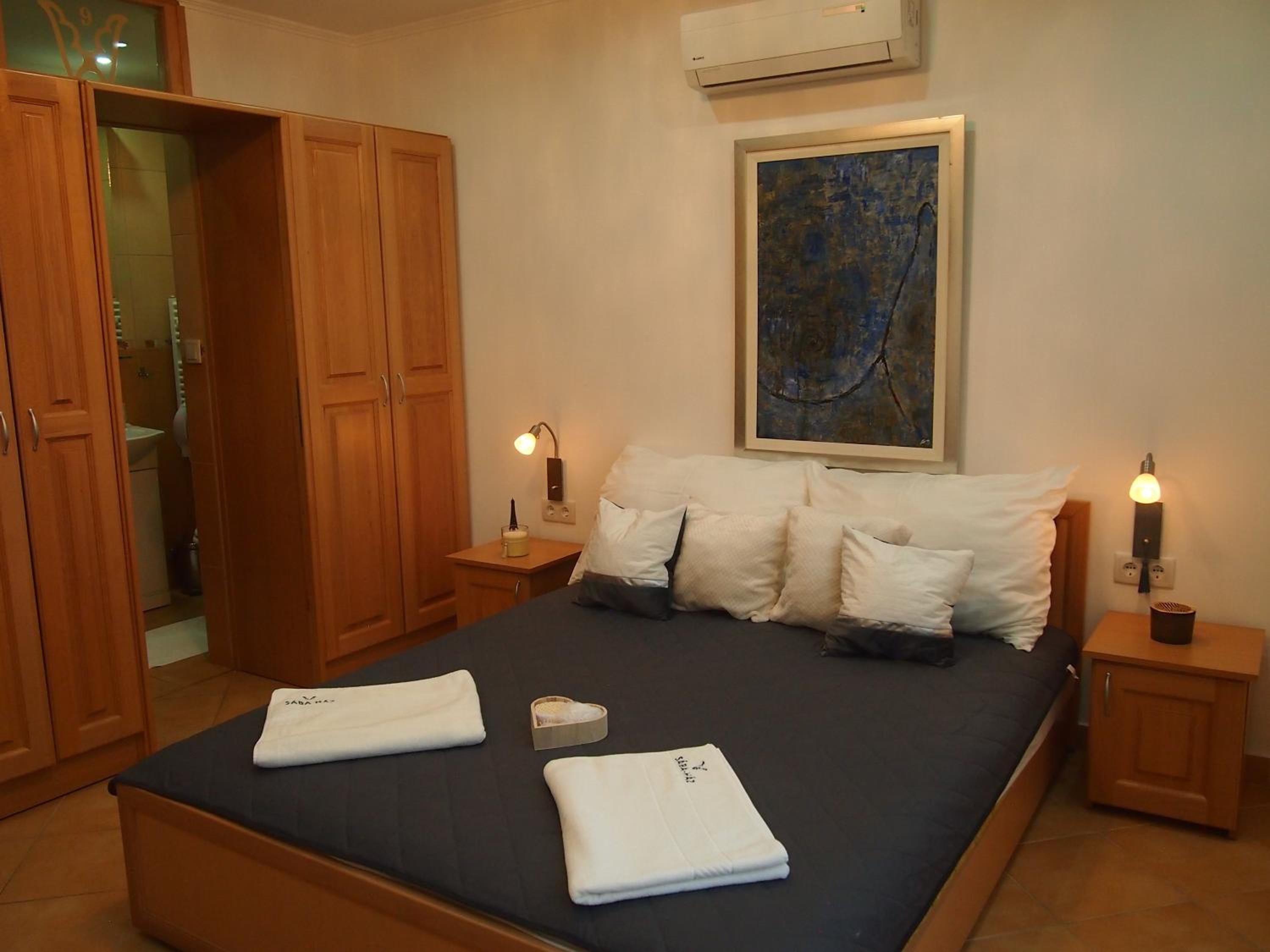 Studio Apartment - Photo 18