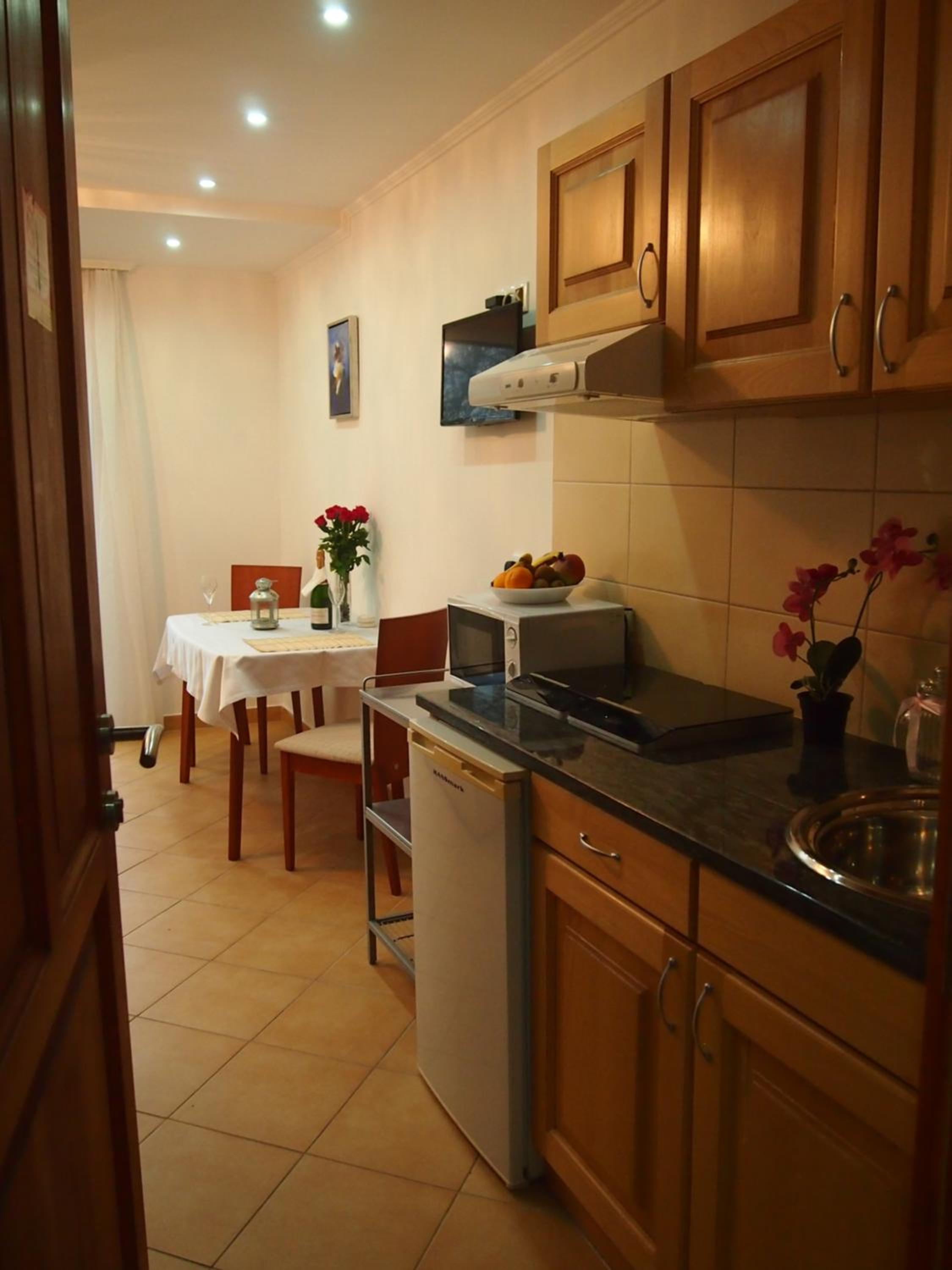 Studio Apartment - Photo 11