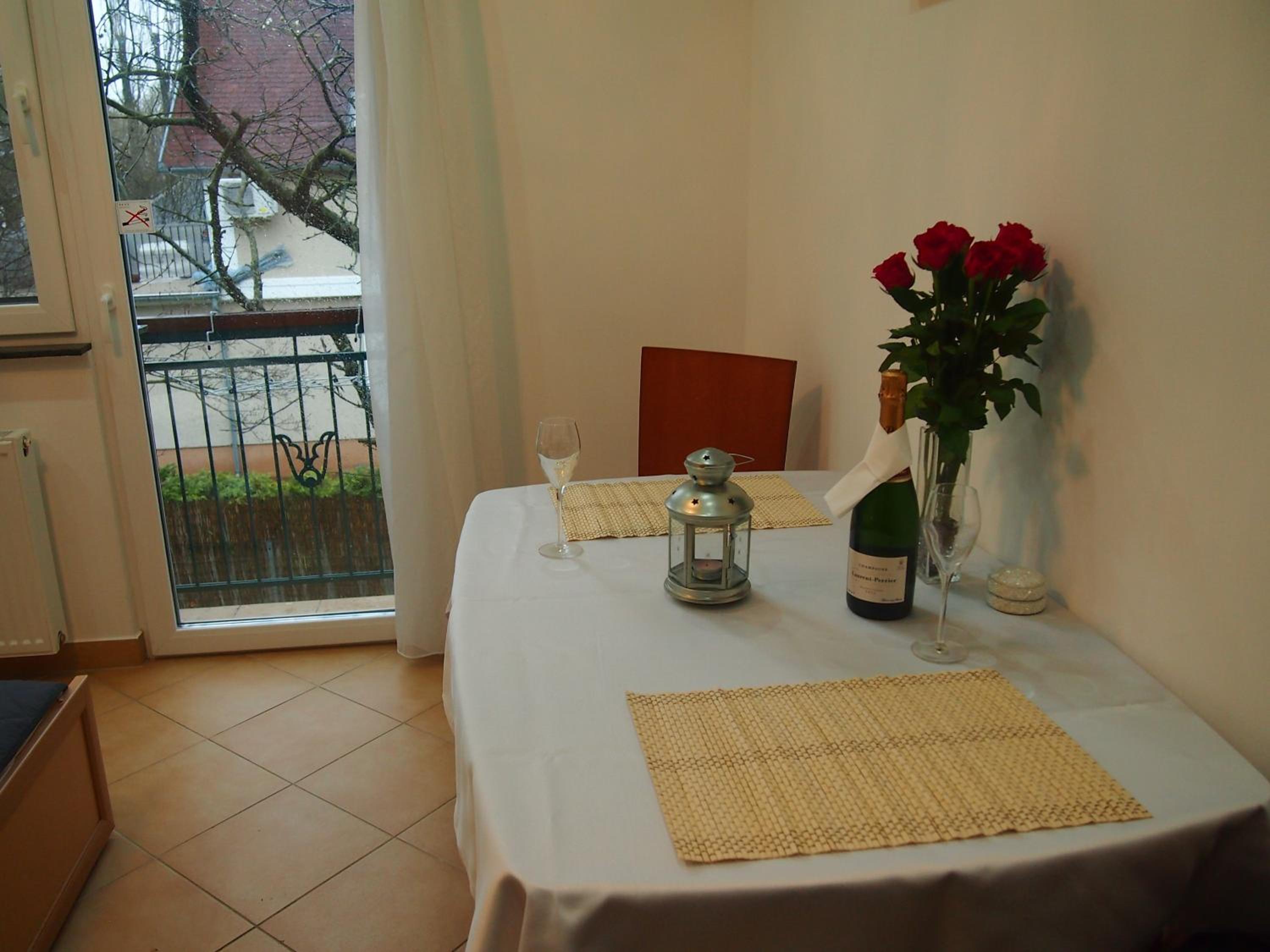 Studio Apartment - Photo 8